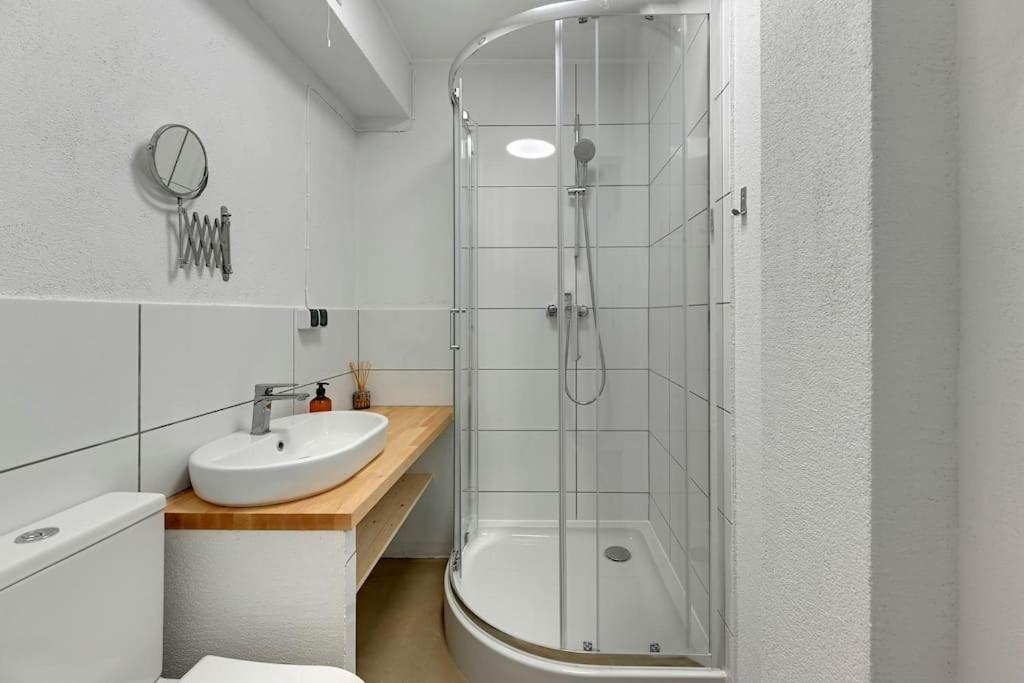 Apartment White Motlava By Grand