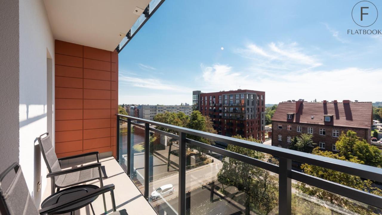 Apartment Center Pool & parking *