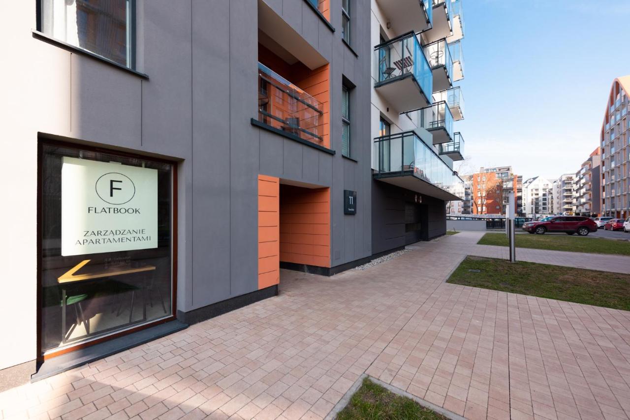 Apartment Center Pool & parking *