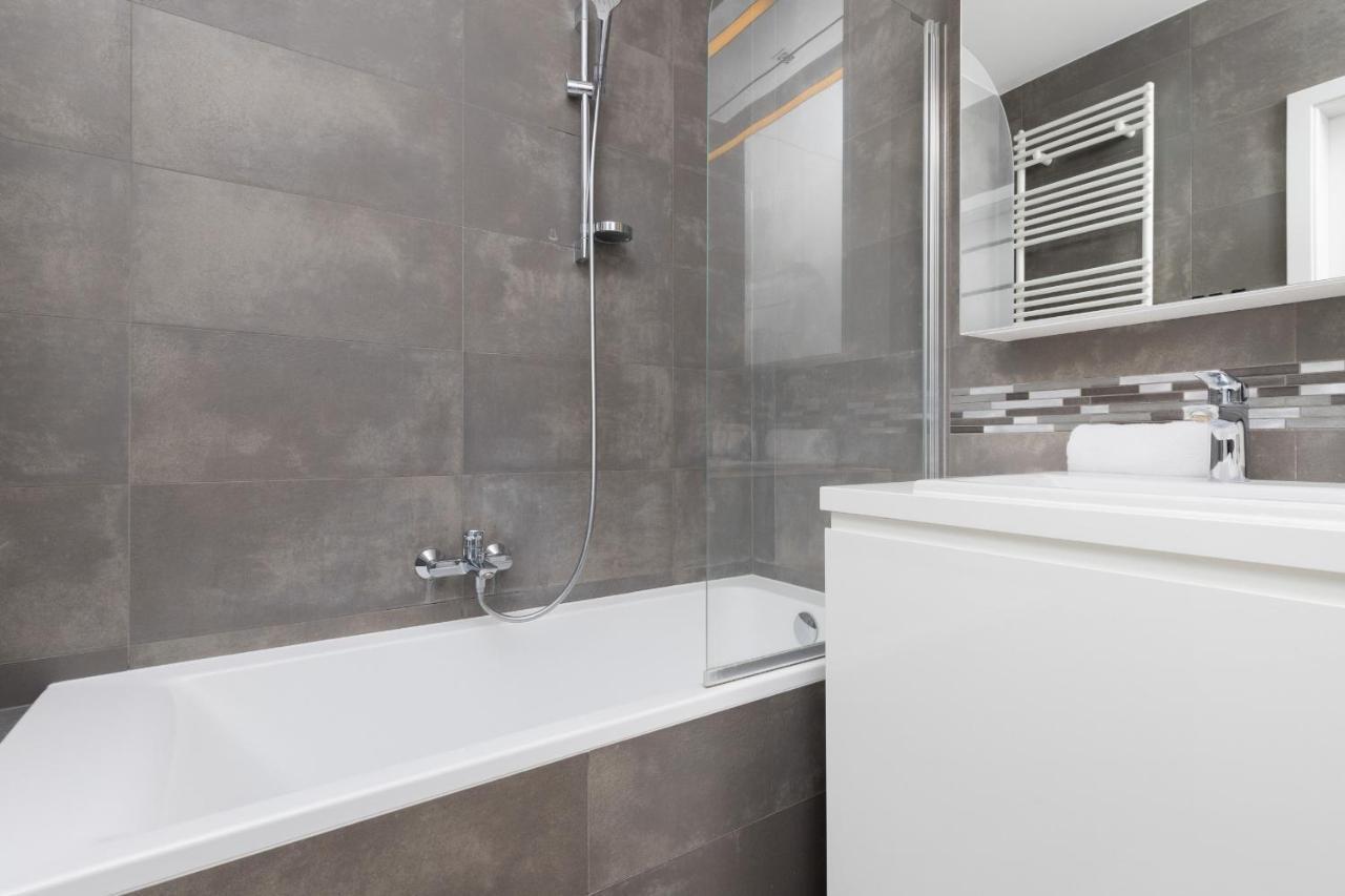Apartment Spacious Aleja Rzeczypospolitej With Balcony By Renters *