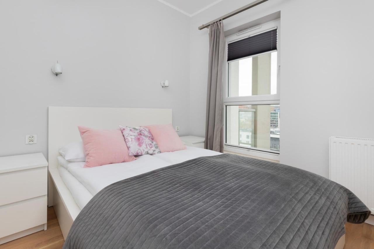 Apartment Spacious Aleja Rzeczypospolitej With Balcony By Renters Gdansk