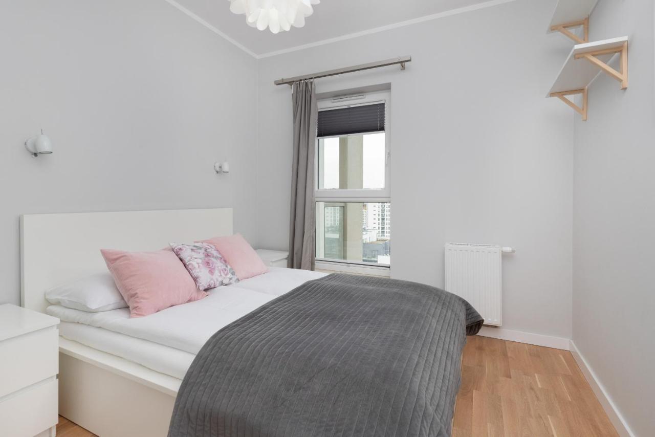Spacious Aleja Rzeczypospolitej With Balcony By Renters * Gdansk