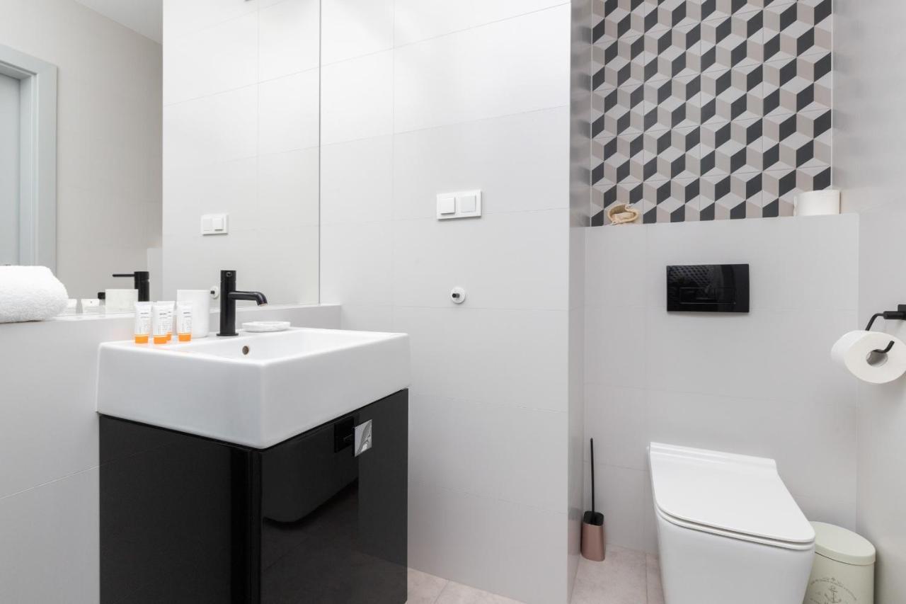 Slaska With Parking & Gym Business District By Renters Apartment Gdansk