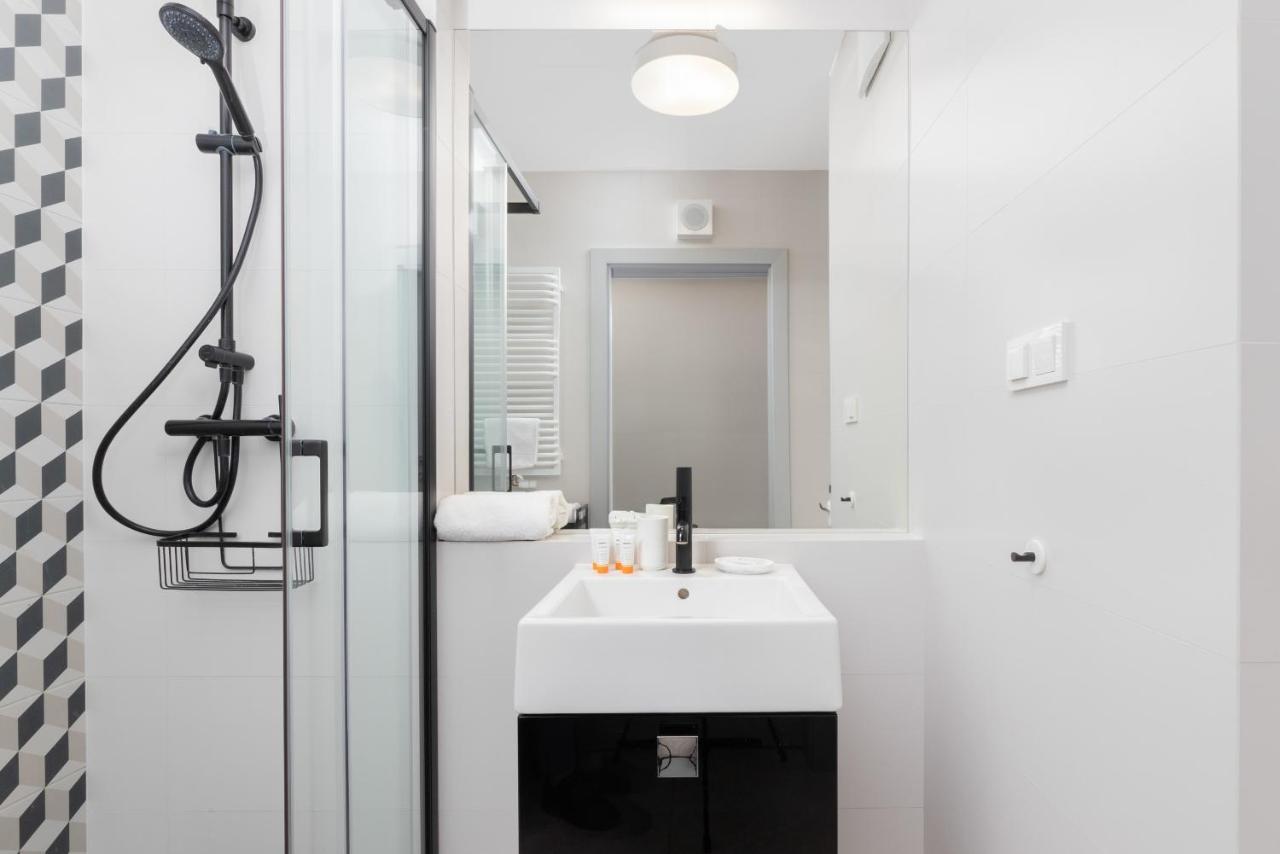 Slaska With Parking & Gym Business District By Renters Apartment