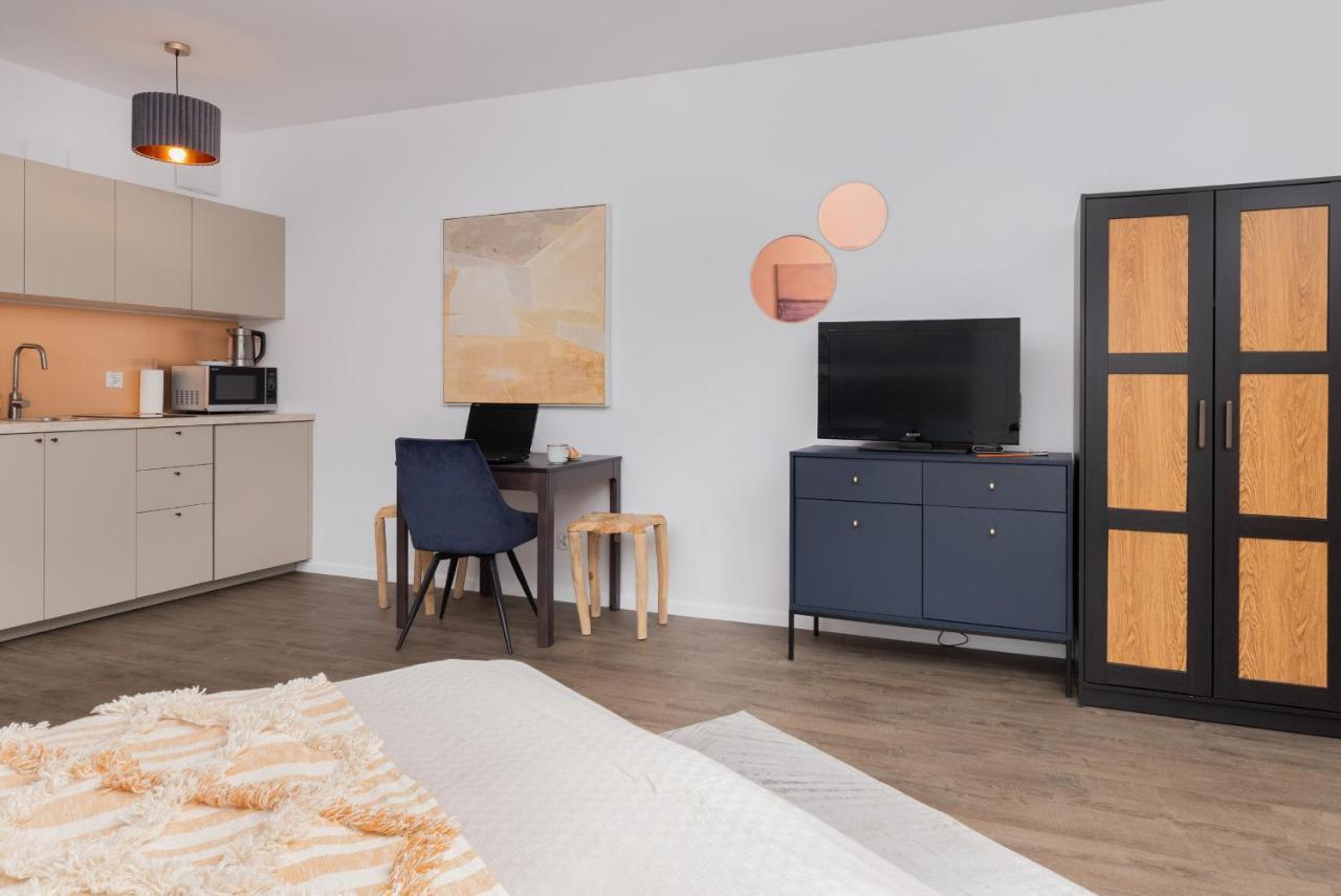 Slaska With Parking & Gym Business District By Renters Apartment