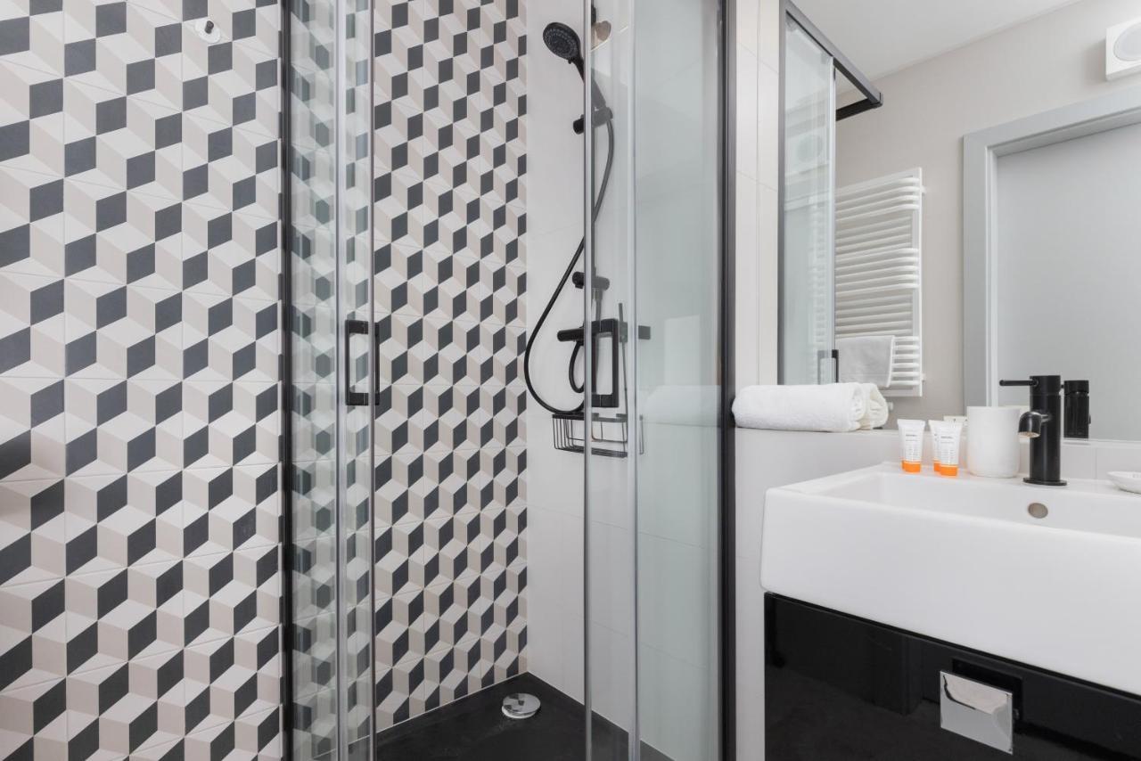 Slaska With Parking & Gym Business District By Renters Apartment *