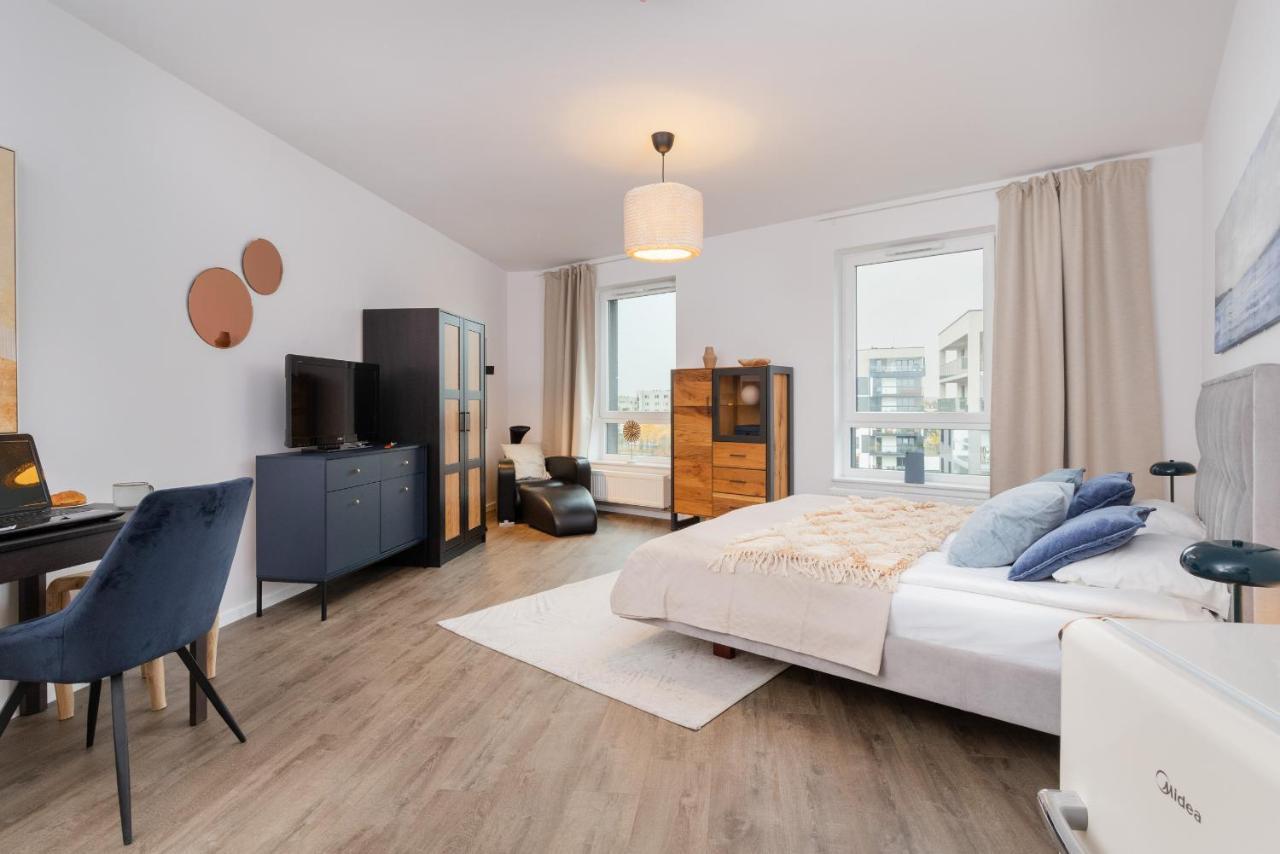Slaska With Parking & Gym Business District By Renters Apartment *