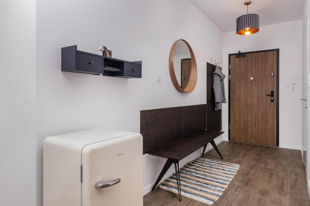 Apartment Slaska With Parking & Gym Business District By Renters
