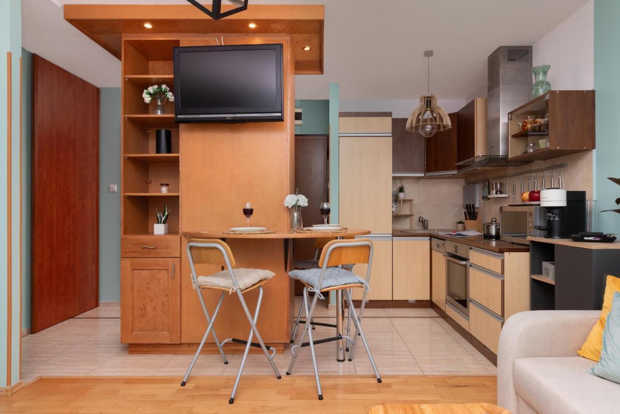 Apartment Subtle And Cosy With Furnished Balcony In By Renters