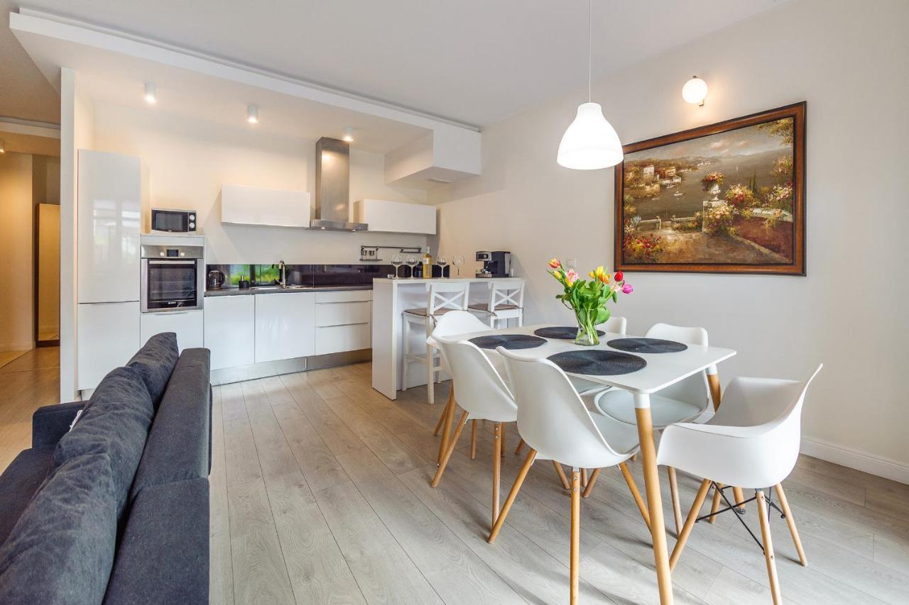 Meiguan With Huge Terrace + Extra 2 Parking Spots Apartment
