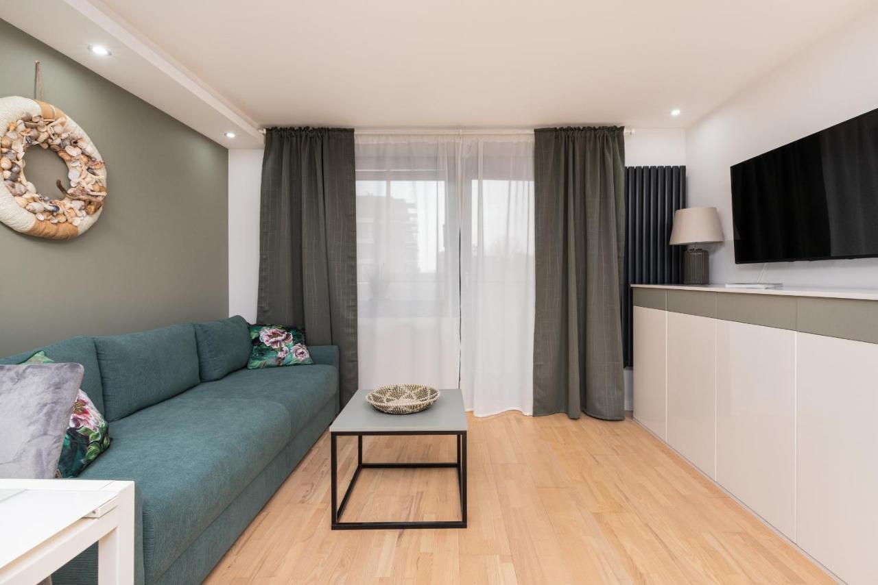 Cozy With Balcony In Dlugie Ogrody By Renters Gdańsk