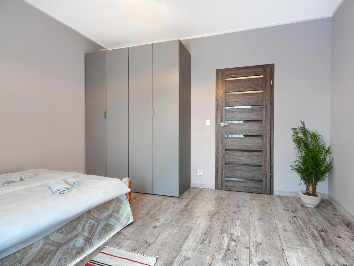 Central Business With Parking By Rentujemy