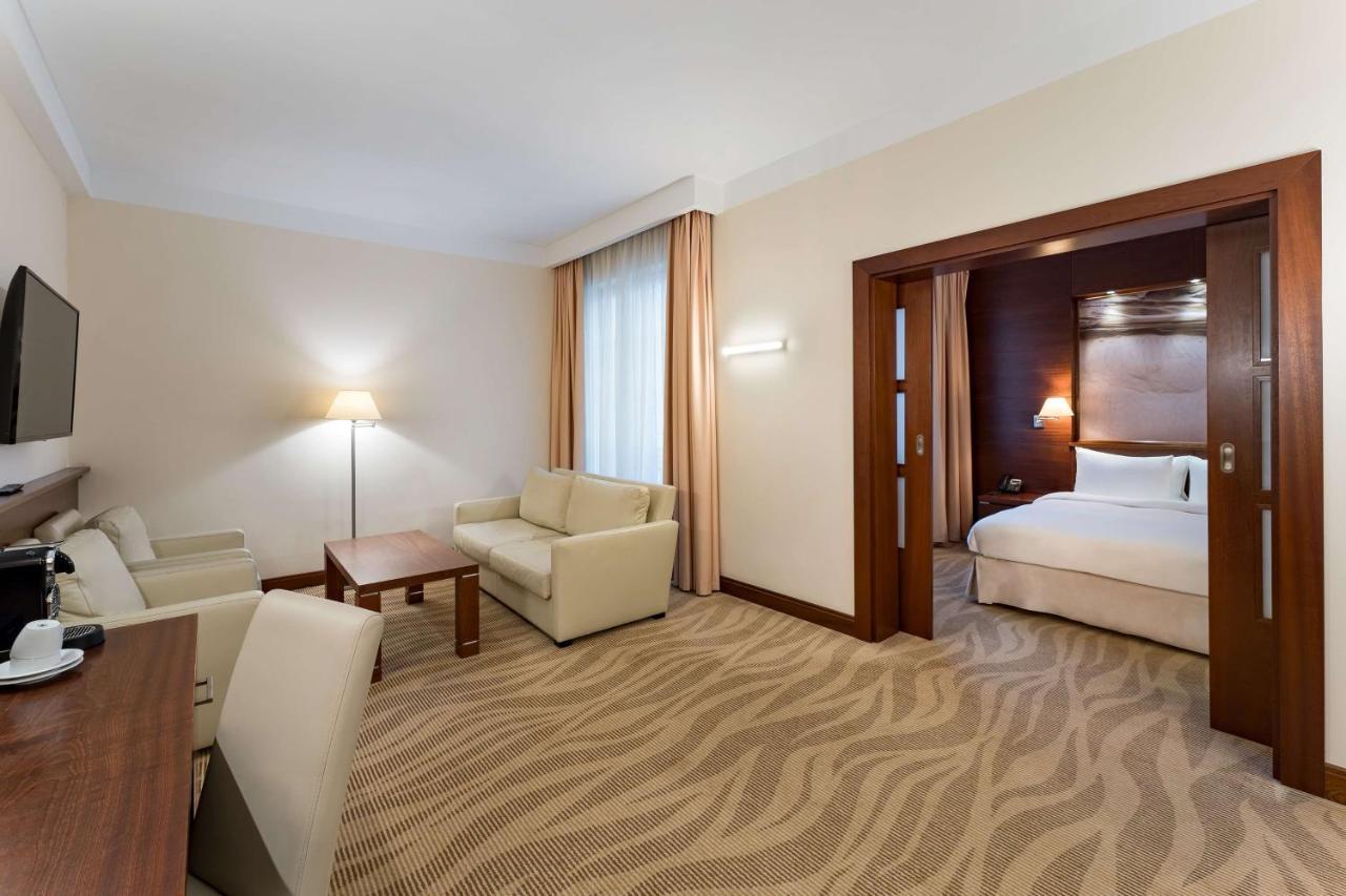 Radisson Blu Hotel, Hotel