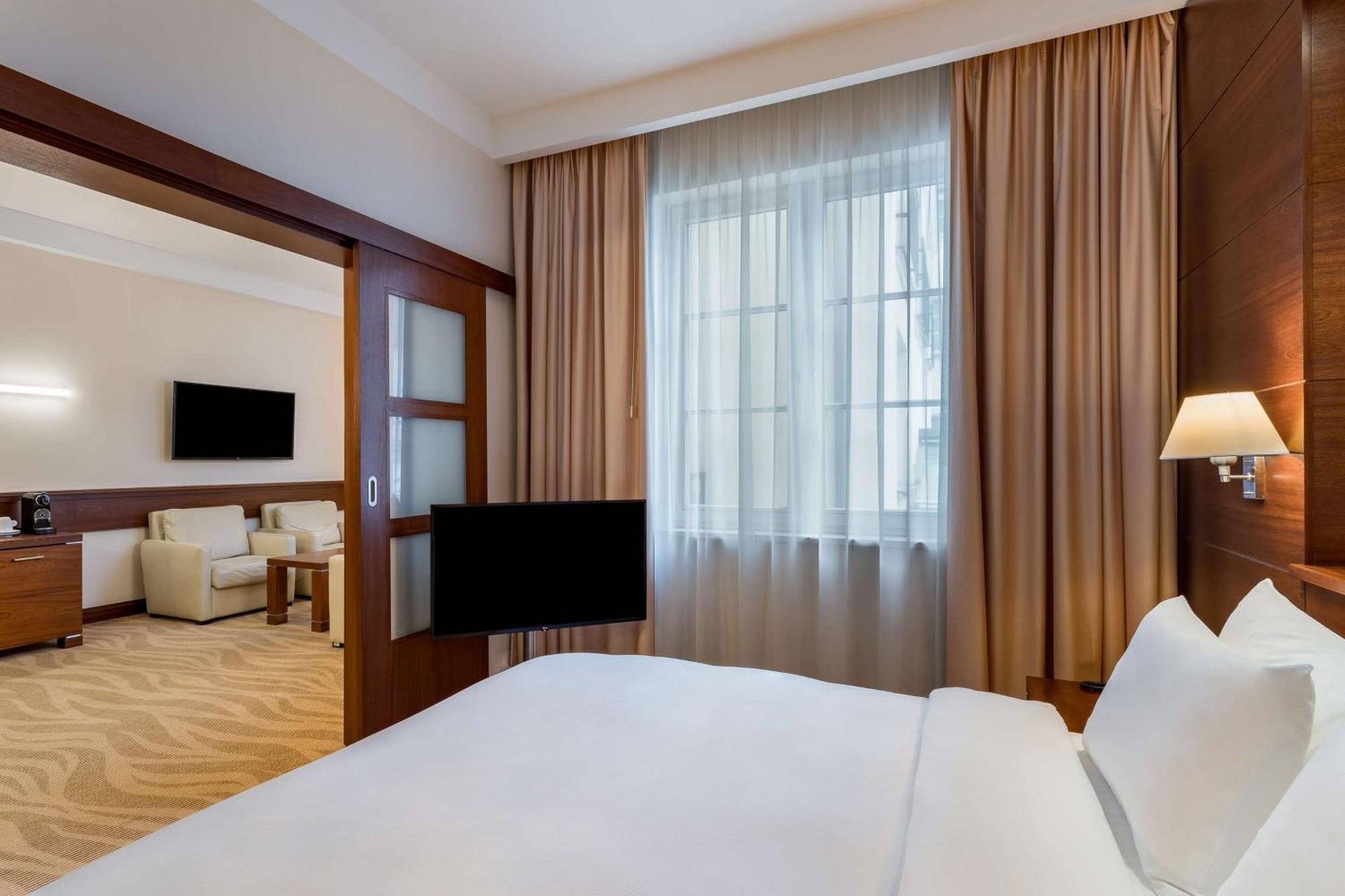 Radisson Blu Hotel, Khách sạn 5*