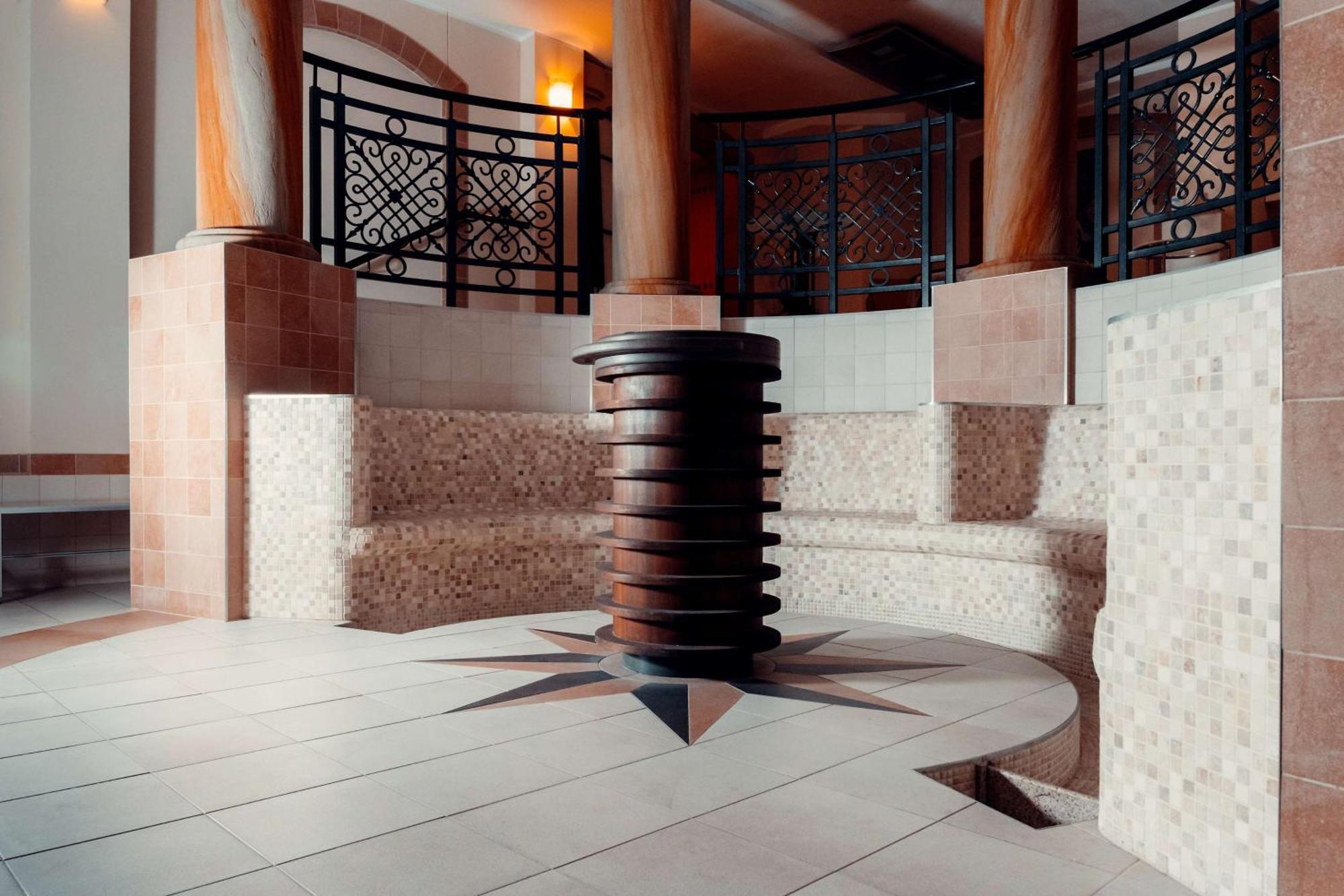 Radisson Blu Hotel, Khách sạn 5*