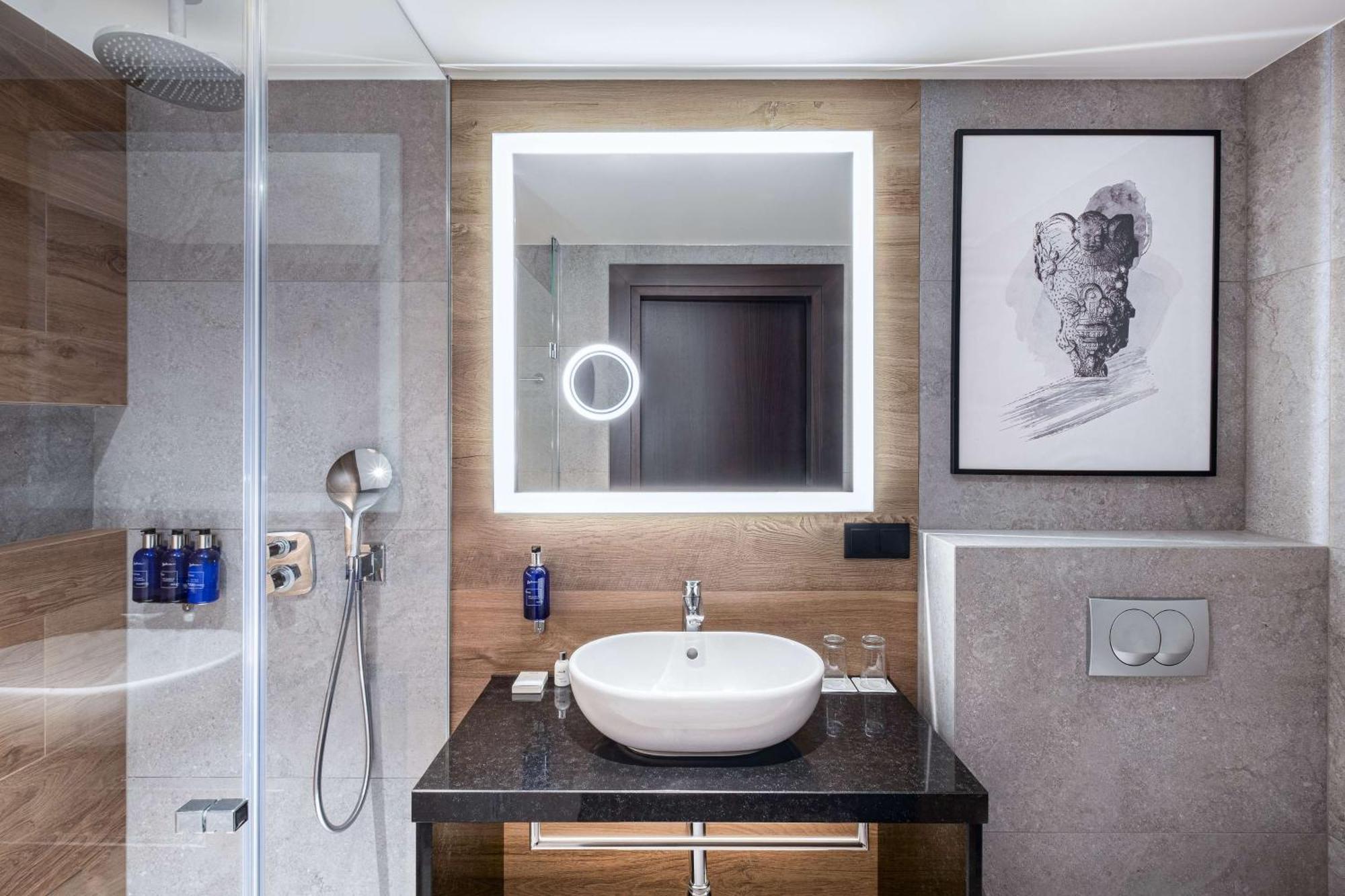 Radisson Blu Hotel, Khách sạn 5*