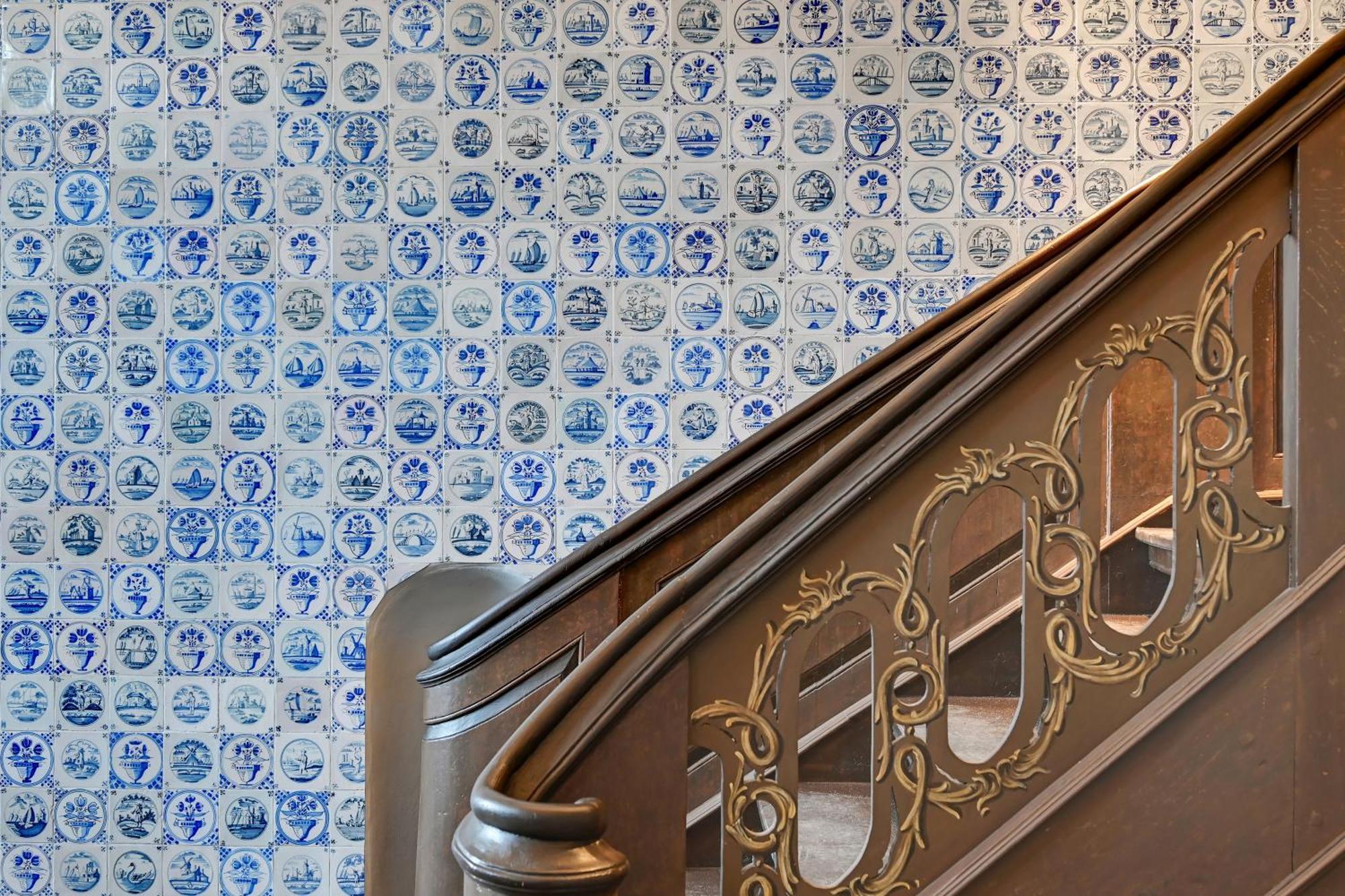 Historical Townhouse By Blue Mandarin