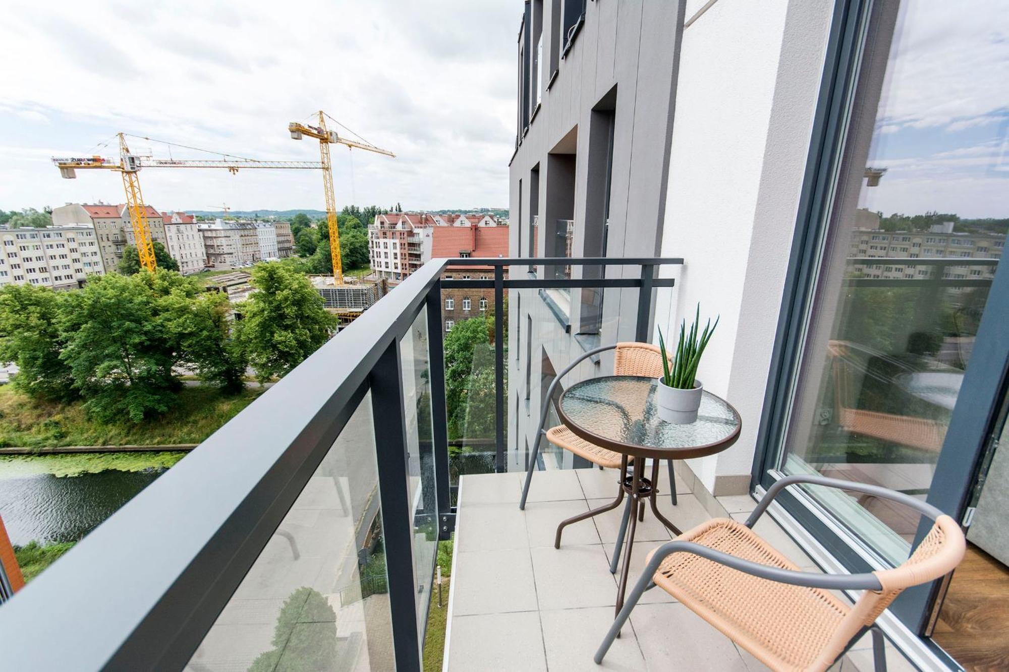 Center - Aura By Apartmore *