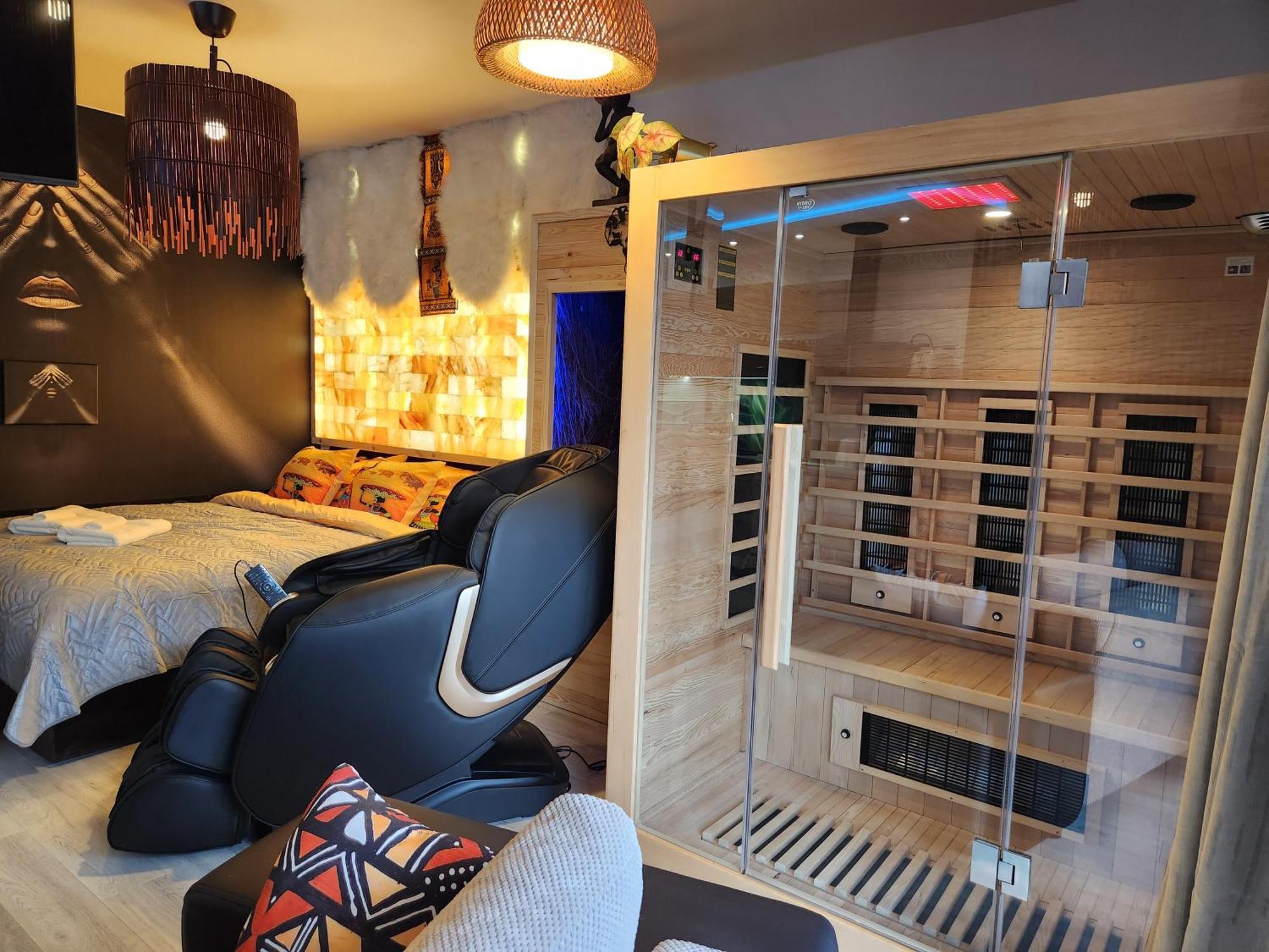 Chmielna Prestige With Luxury Jacuzzi And Sauna! Selected Also Feature A Massage Chair And Himalayan Salt With Color Therapy Salt Forest Apartment Gdansk