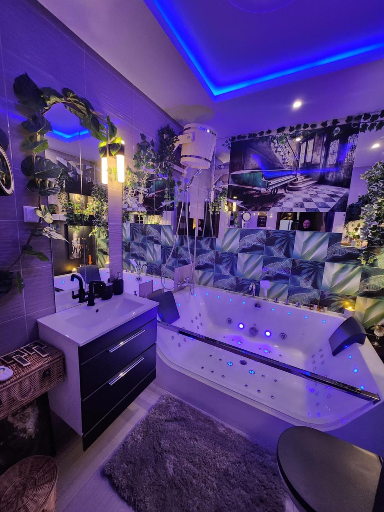 Apartment Chmielna Prestige With Luxury Jacuzzi And Sauna! Selected Also Feature A Massage Chair And Himalayan Salt With Color Therapy Salt Forest Gdansk
