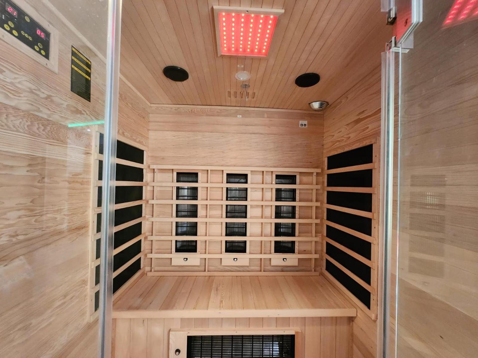 Chmielna Prestige With Luxury Jacuzzi And Sauna! Selected Also Feature A Massage Chair And Himalayan Salt With Color Therapy Salt Forest Apartment