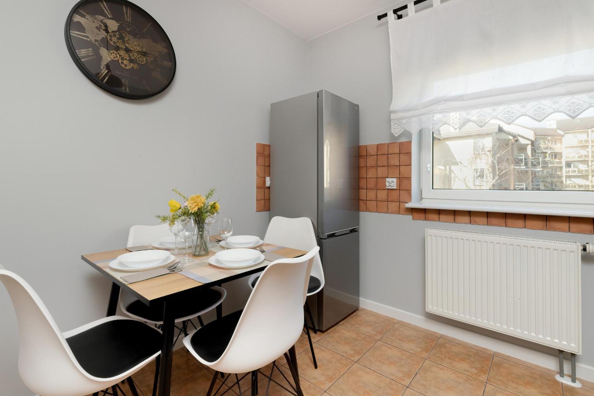 In With 3 Bedrooms, Furnished Balcony And 2 Desks By Rent Like Apartment Danzig
