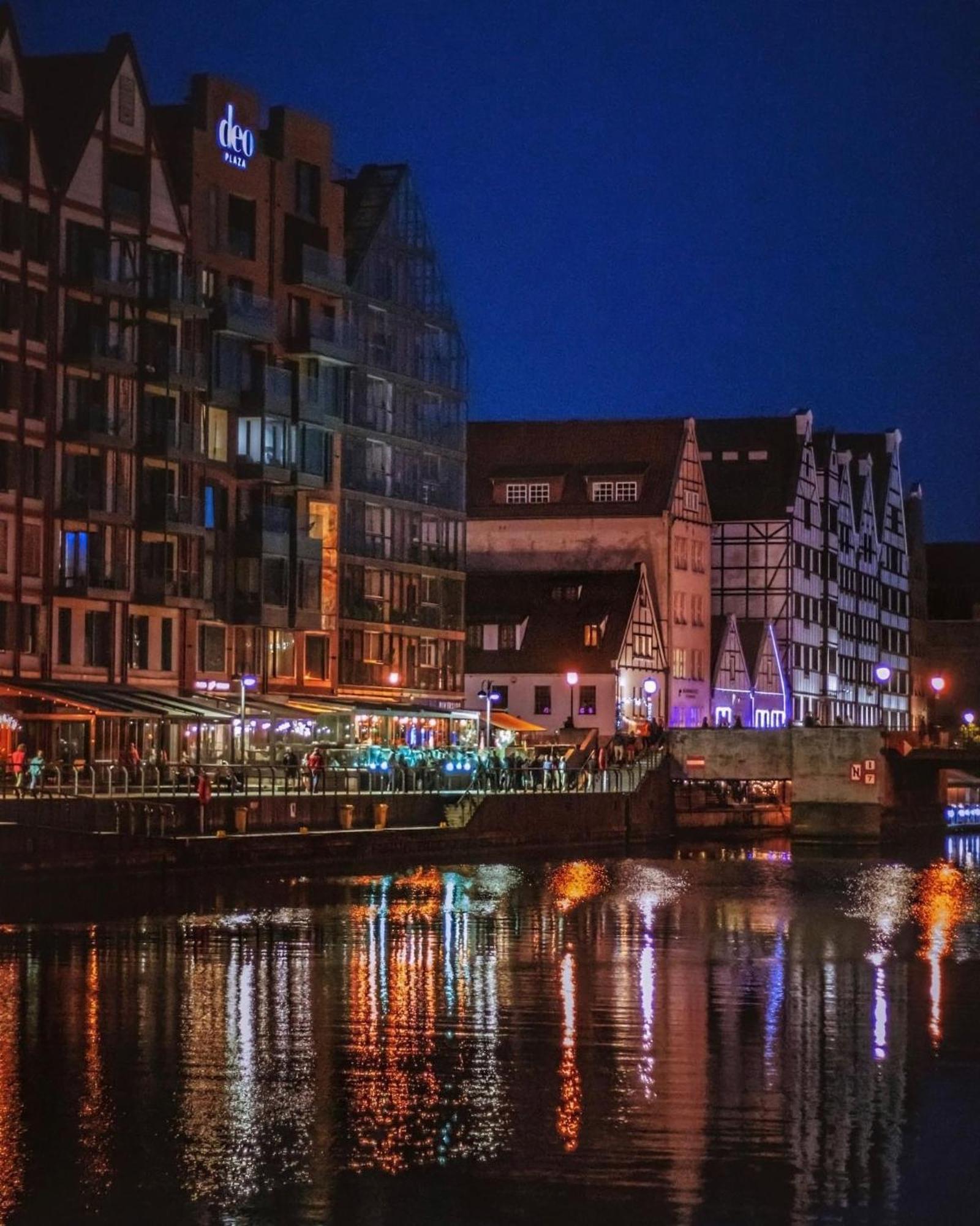 Deo Plaza Riverside & Radisson By Downtown *
