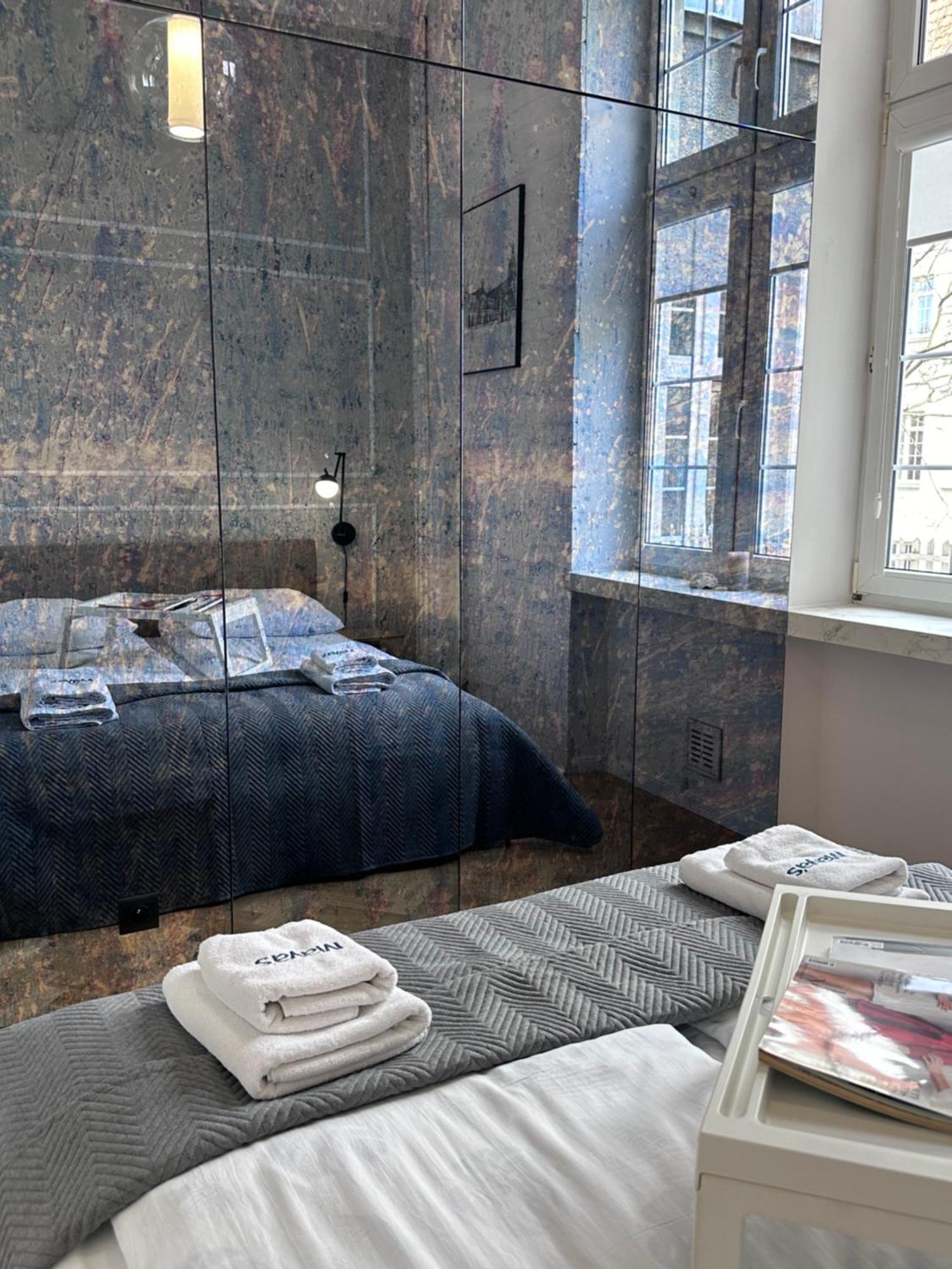 Maya's Flats & 64 - 3 On Chlebnicka Street Old Town Apartment