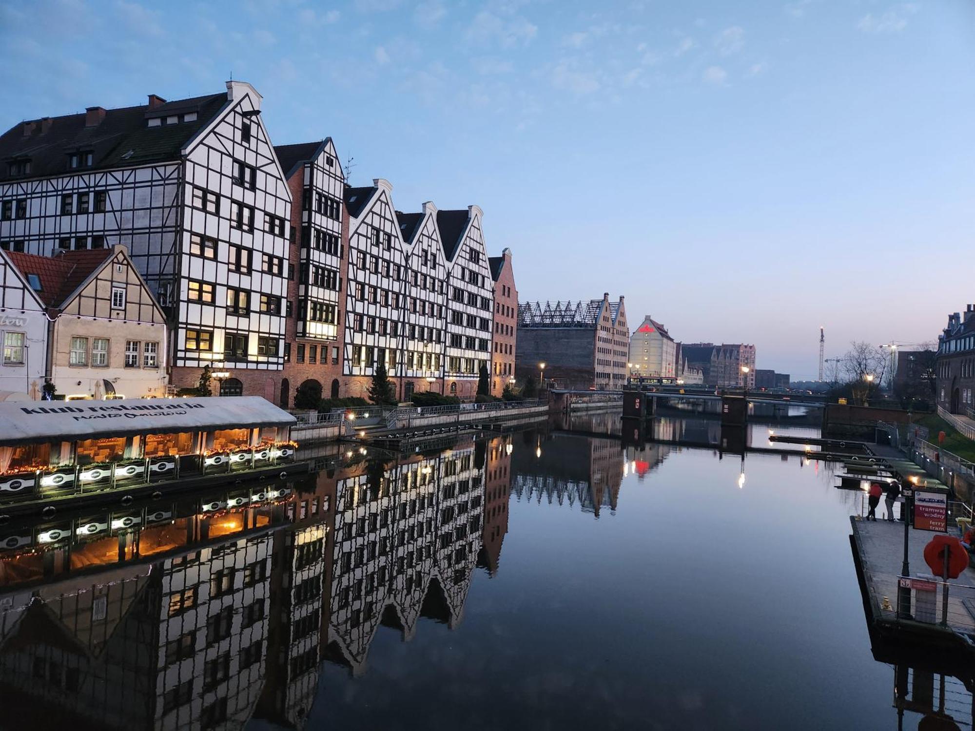 Apartment Chmielna Prestige With Luxury Jacuzzi And Sauna! Selected Also Feature A Massage Chair And Himalayan Salt With Color Therapy Salt Forest Gdansk