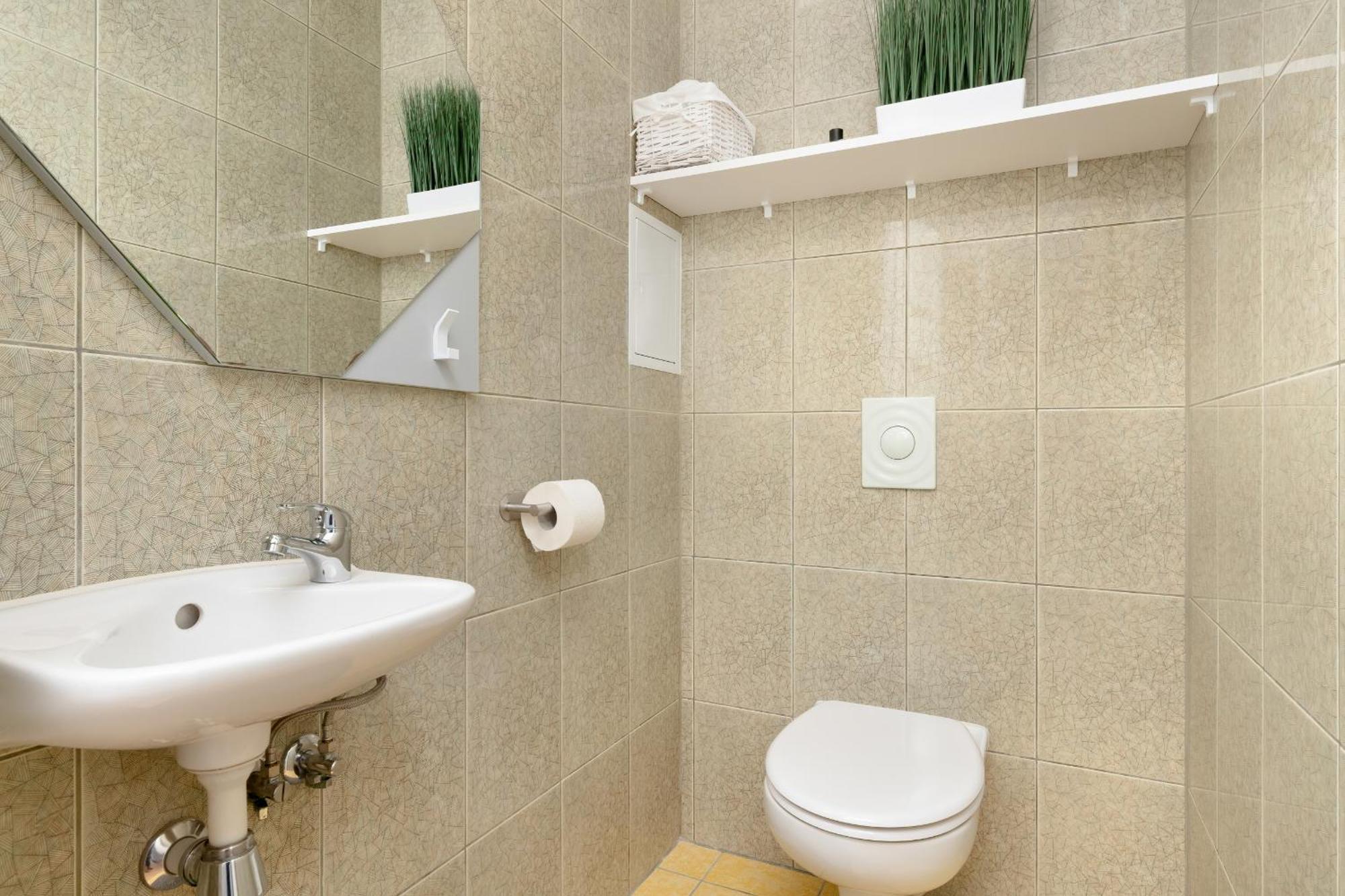 Apartment In With 3 Bedrooms, Furnished Balcony And 2 Desks By Rent Like