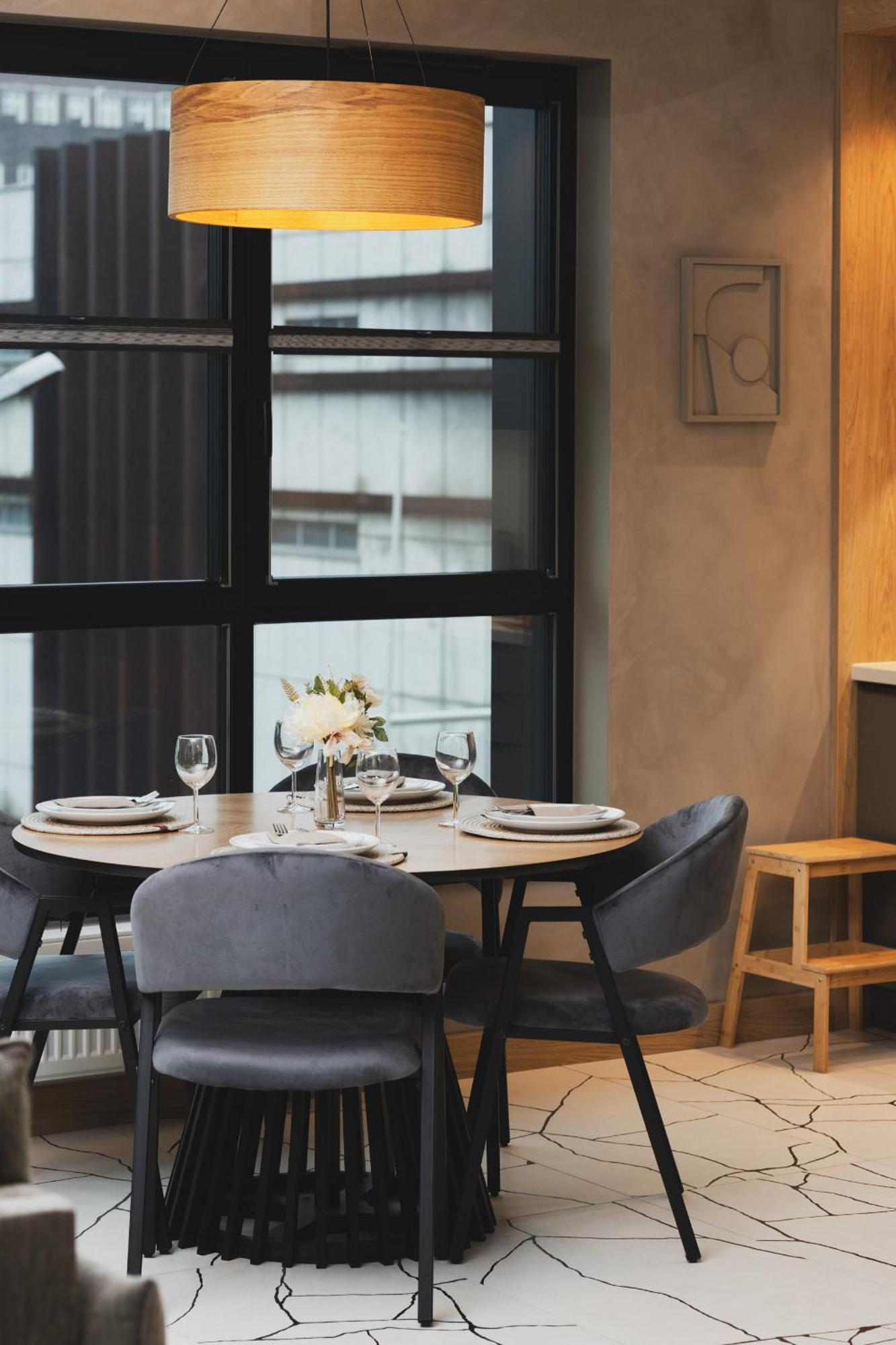 Apartment Loft Near The Old Town Parking & Balcony By Renters