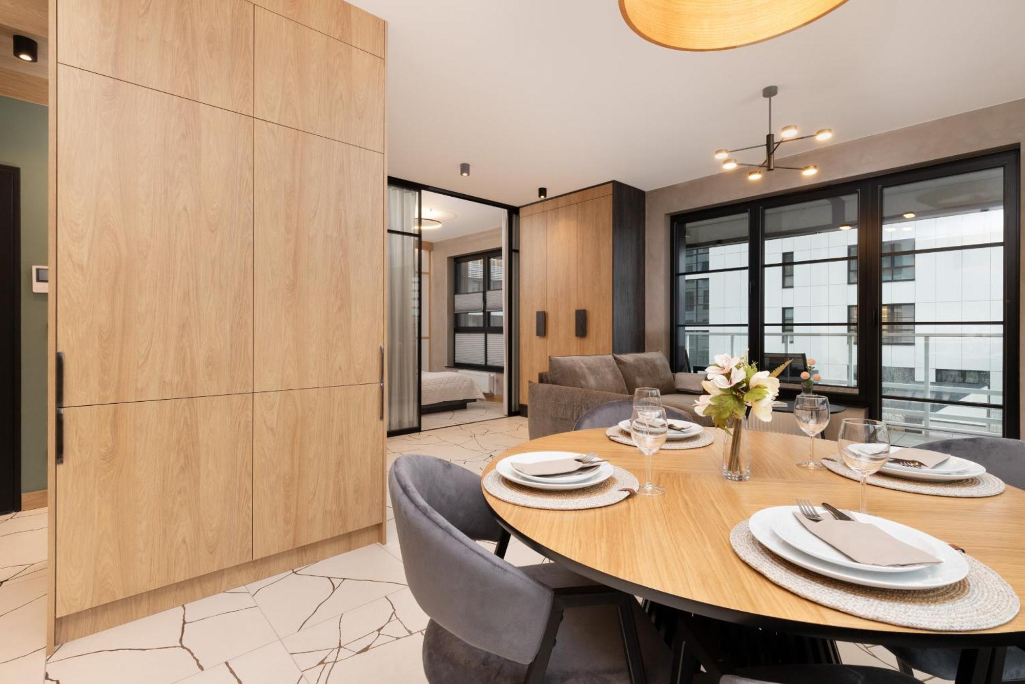 Apartment Loft Near The Old Town Parking & Balcony By Renters