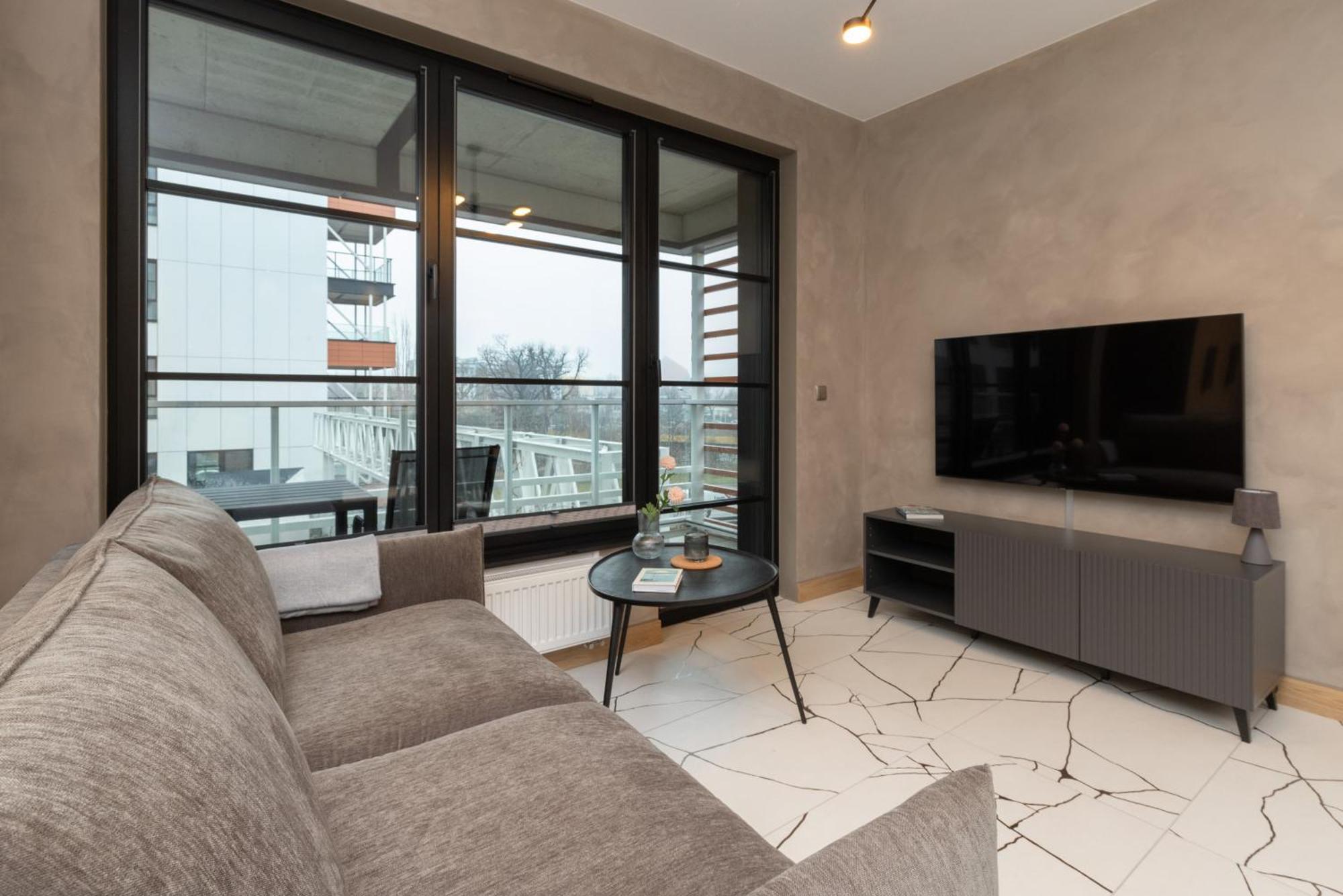 Loft Near The Old Town Parking & Balcony By Renters Apartment