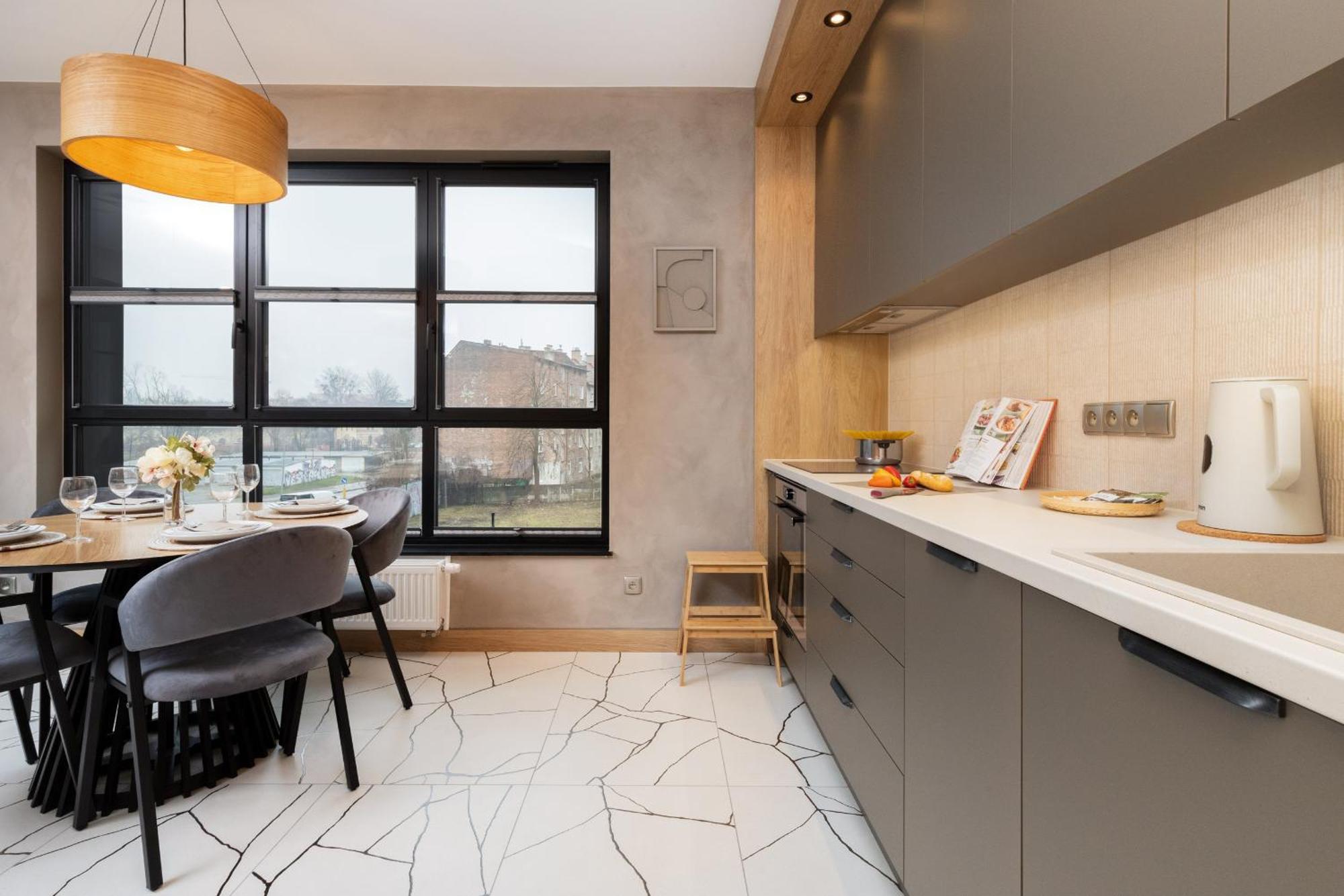 Apartment Loft Near The Old Town Parking & Balcony By Renters