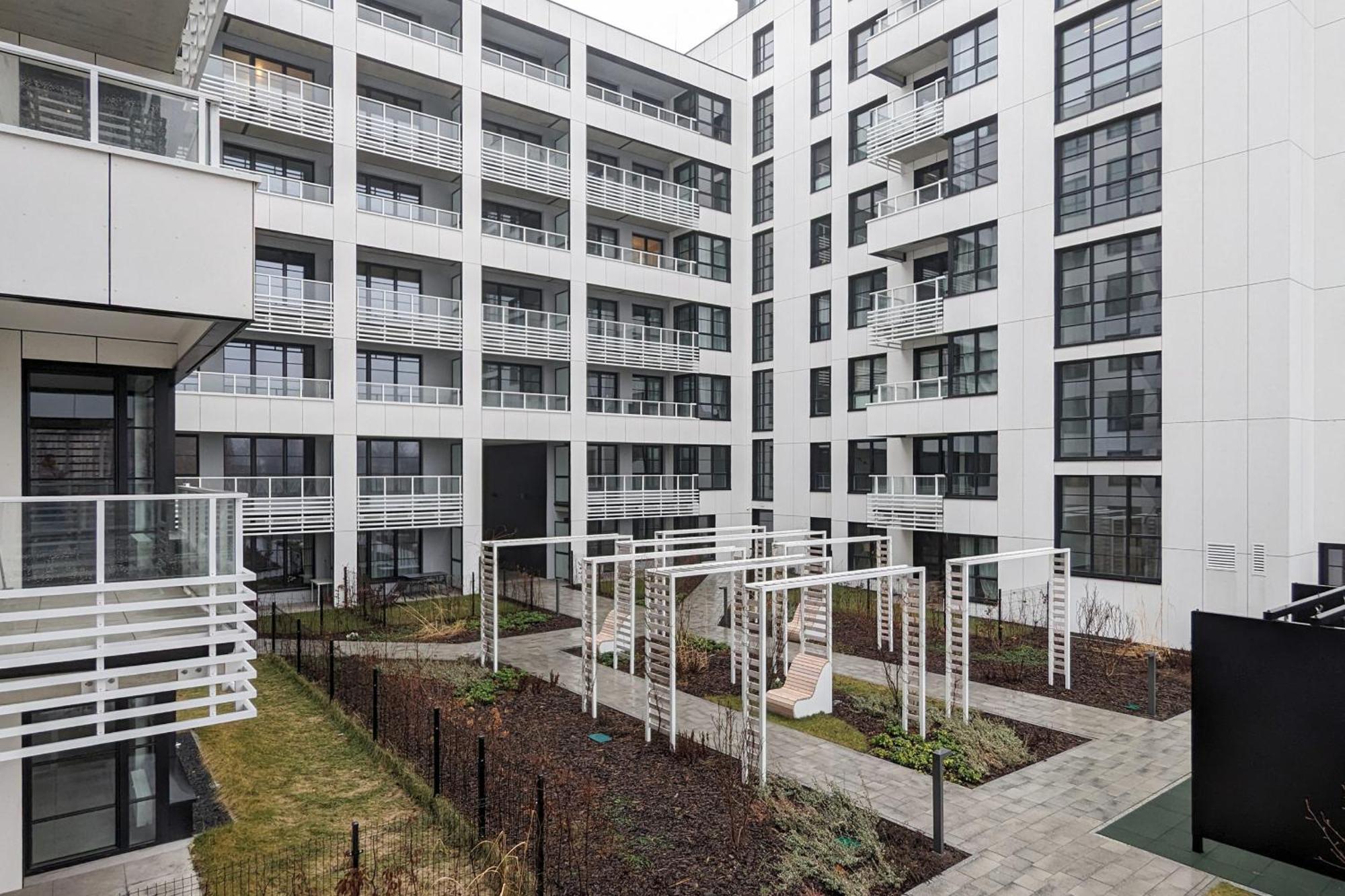 Loft Near The Old Town Parking & Balcony By Renters Apartment *