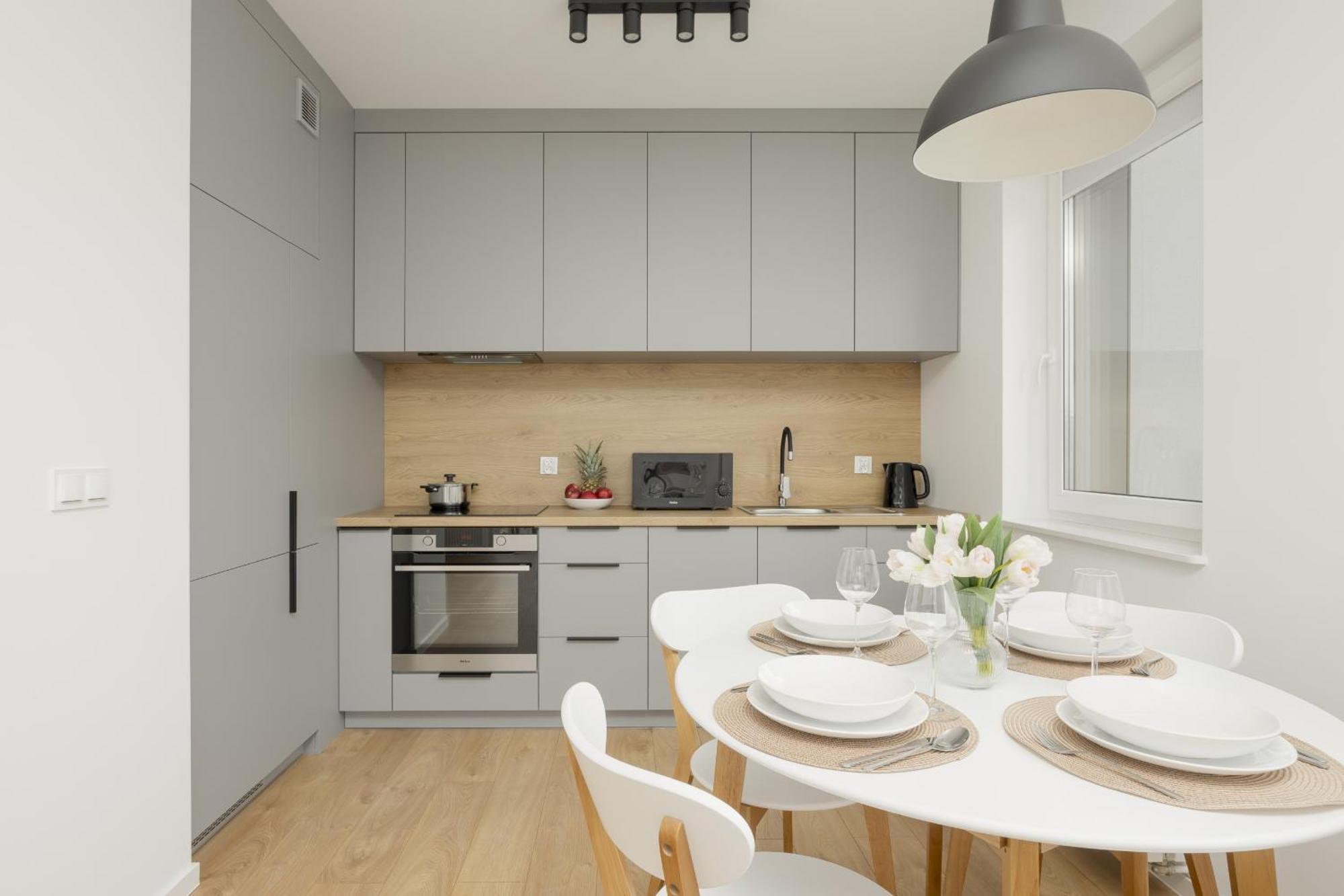 Bright Pastel With Desk For Remote Work, Balcony And Parking By Renters Huoneisto Gdańsk