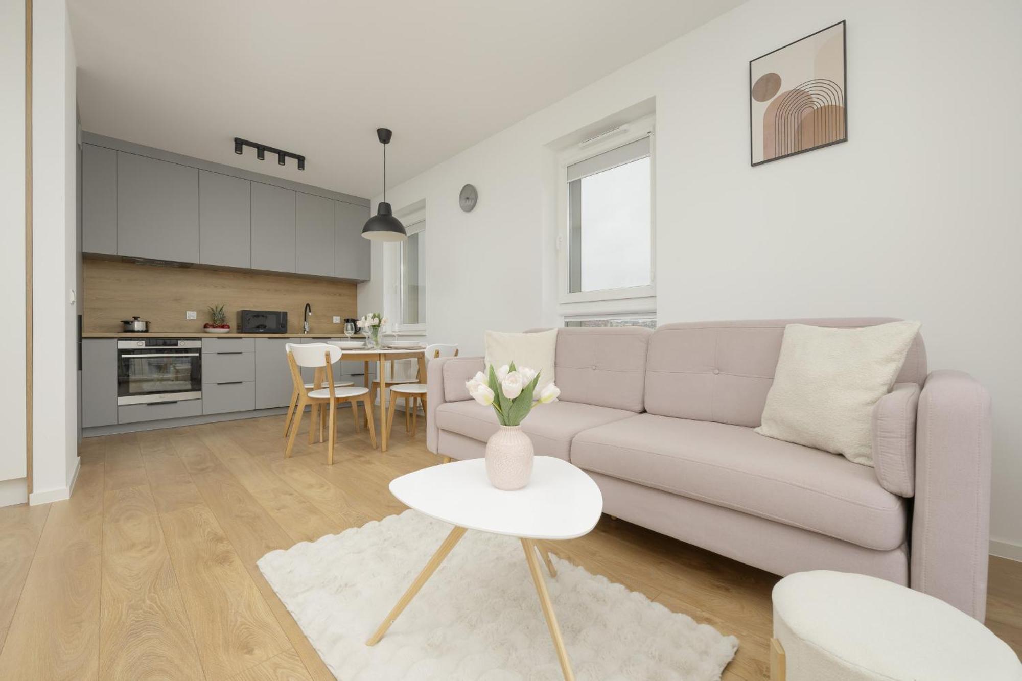 Huoneisto Bright Pastel With Desk For Remote Work, Balcony And Parking By Renters *