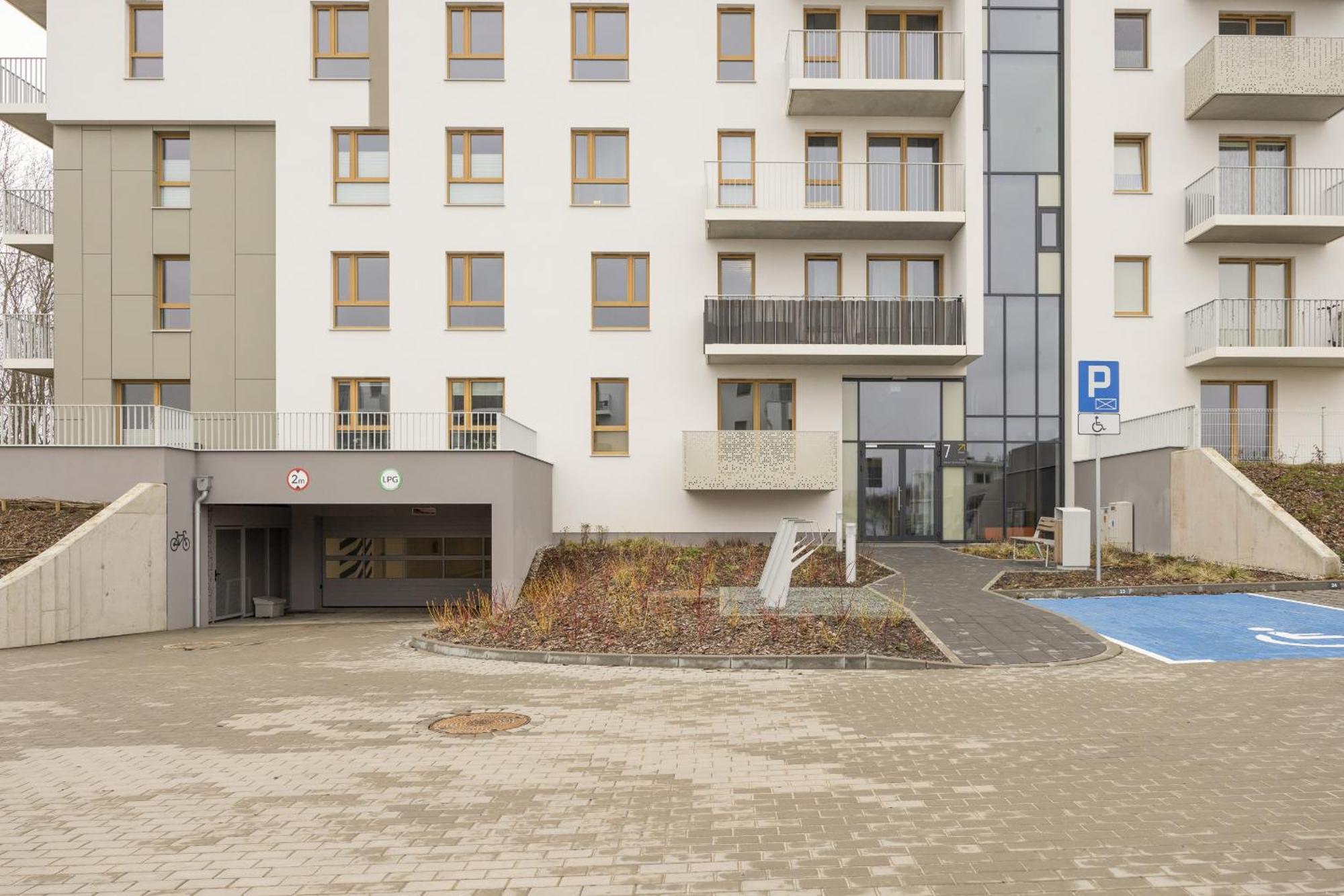 Bright Pastel With Desk For Remote Work, Balcony And Parking By Renters * Gdańsk
