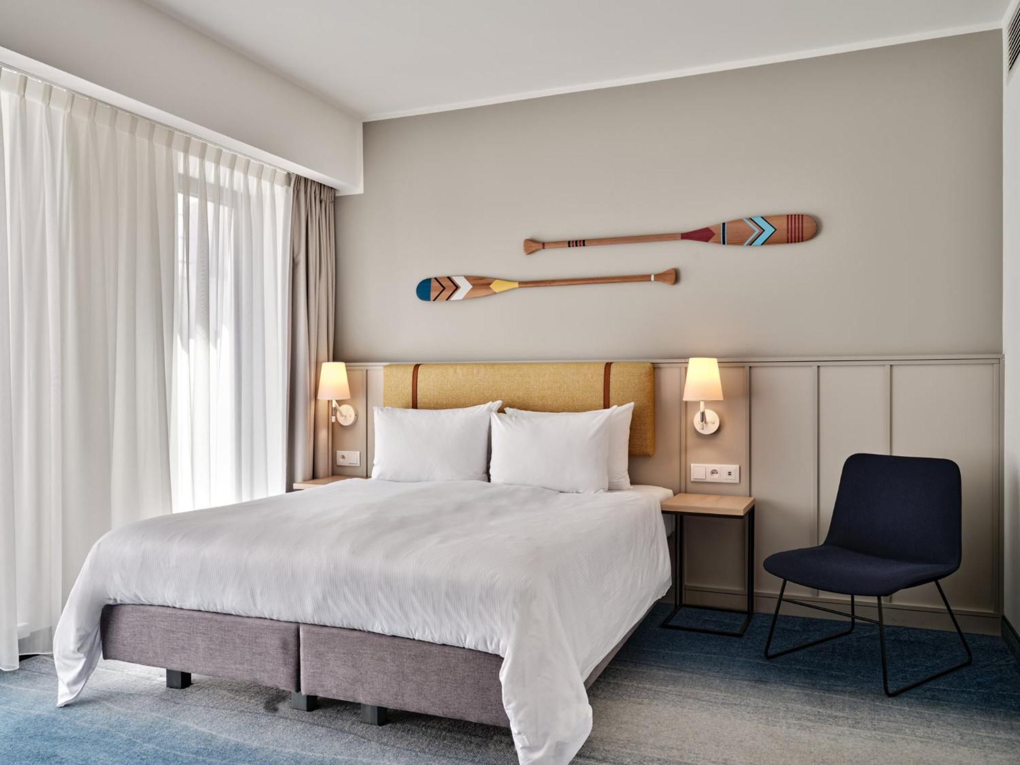 - Centre By Ihg Hotel 4*