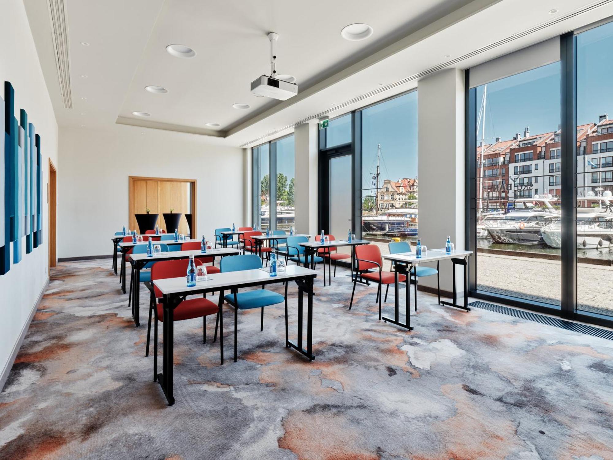- Centre By Ihg 4*