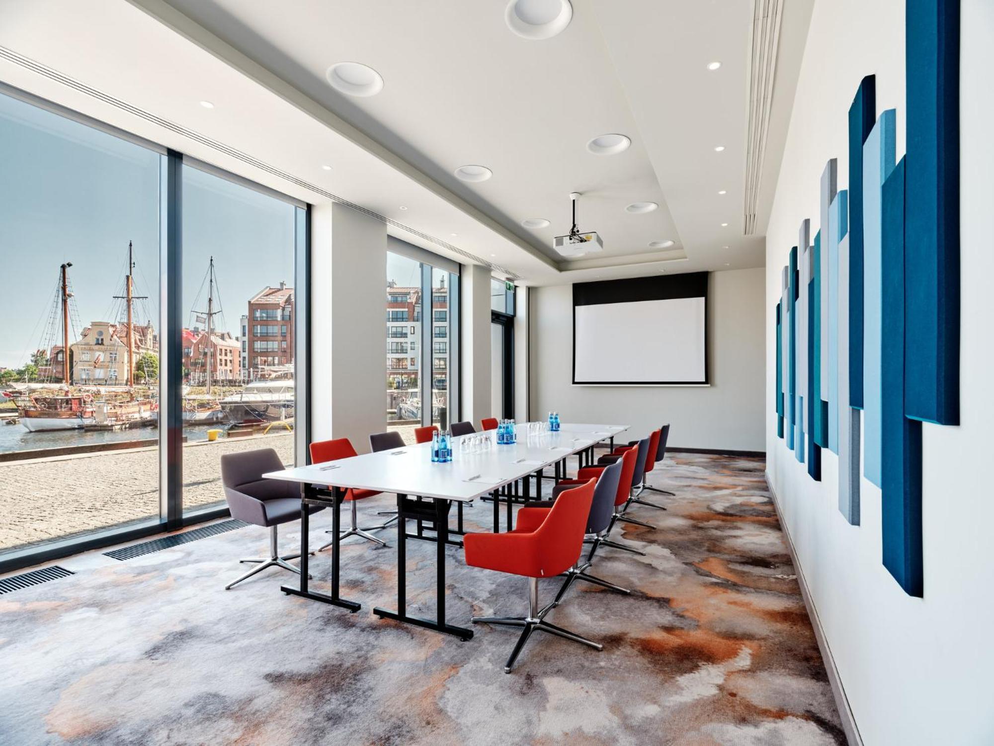 - Centre By Ihg