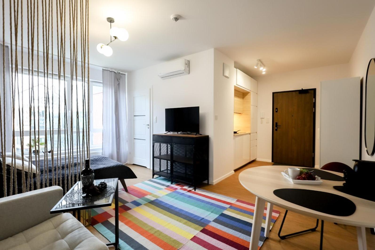 Glow Apartments, Slaska 12