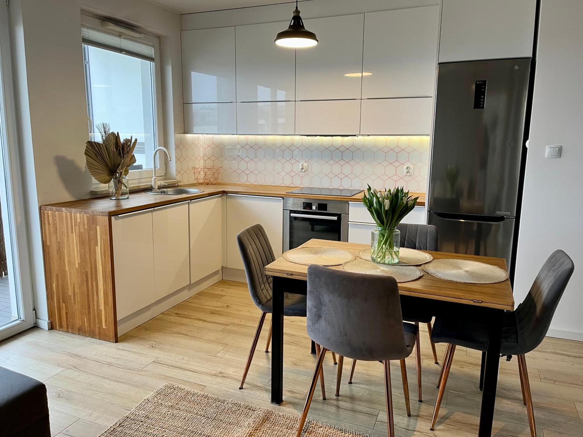 Przytulna Close To The Airport And Pkm Apartment