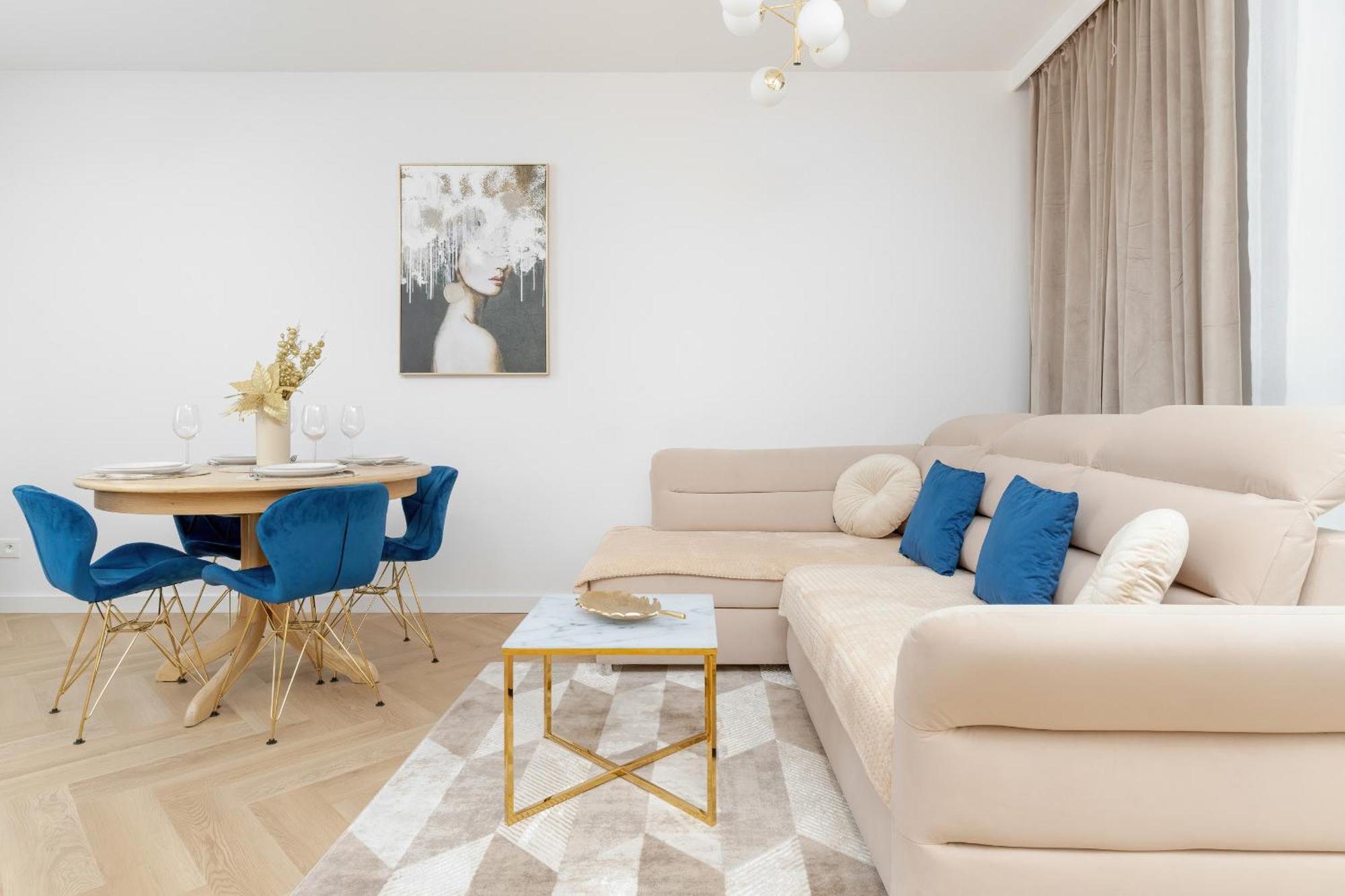 Bright Beige With Furnished Balcony And Parking In By Renters Apartment *