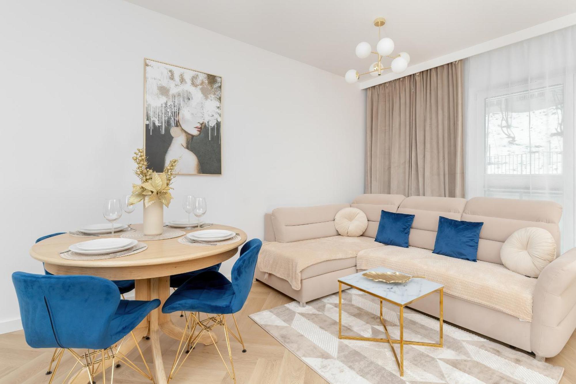 Bright Beige With Furnished Balcony And Parking In By Renters Apartment *