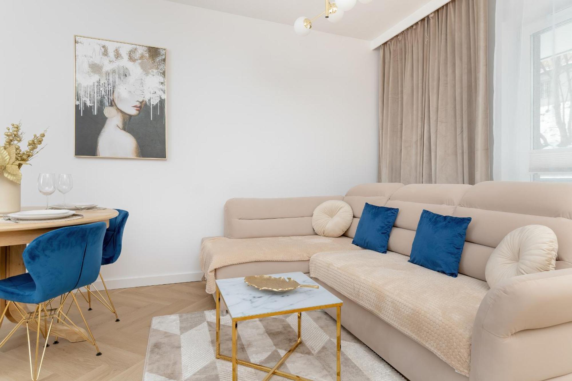 Apartment Bright Beige With Furnished Balcony And Parking In By Renters