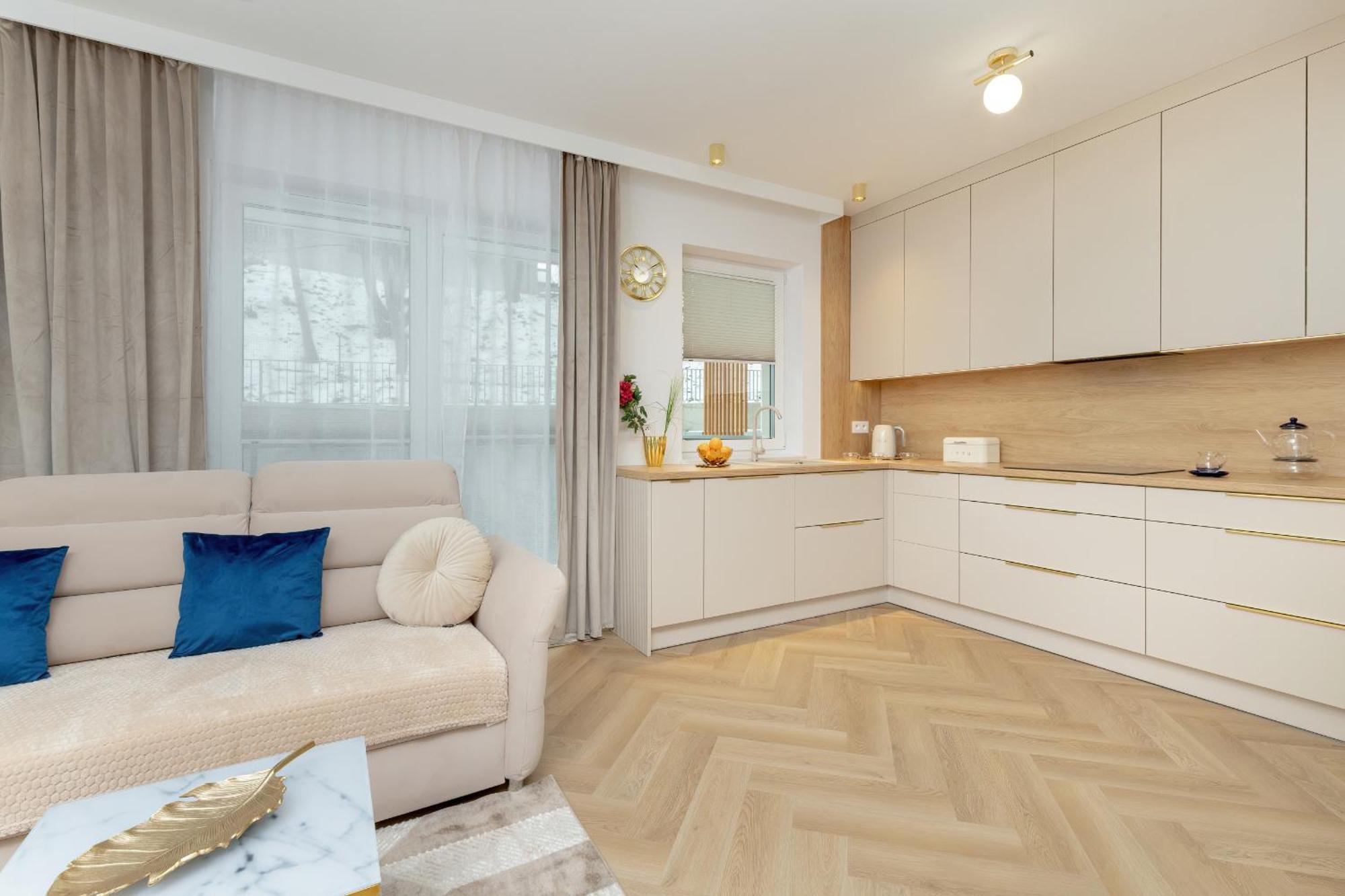 Bright Beige With Furnished Balcony And Parking In By Renters Gdansk