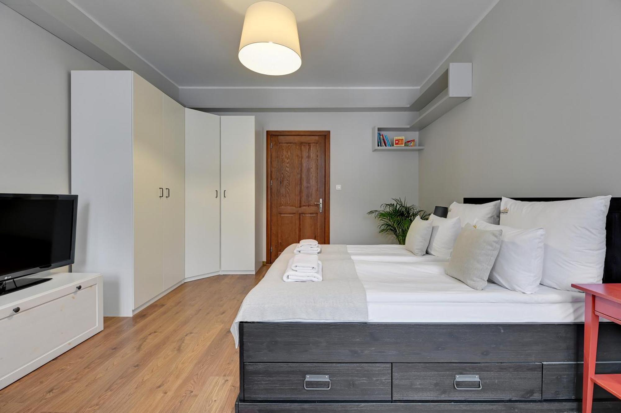 Apartment Center, Art House & Family By Downtown