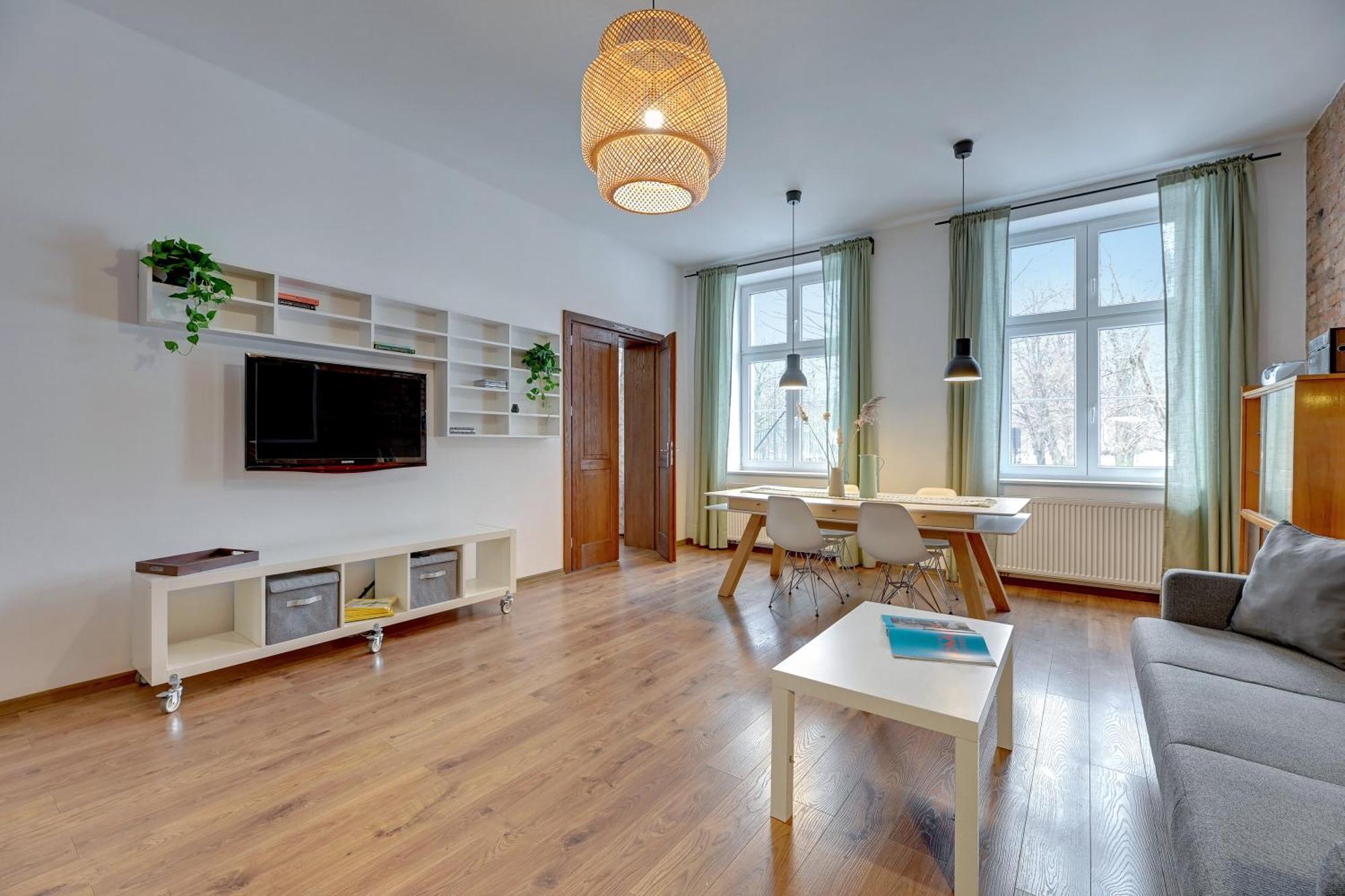 Center, Art House & Family By Downtown Apartment *