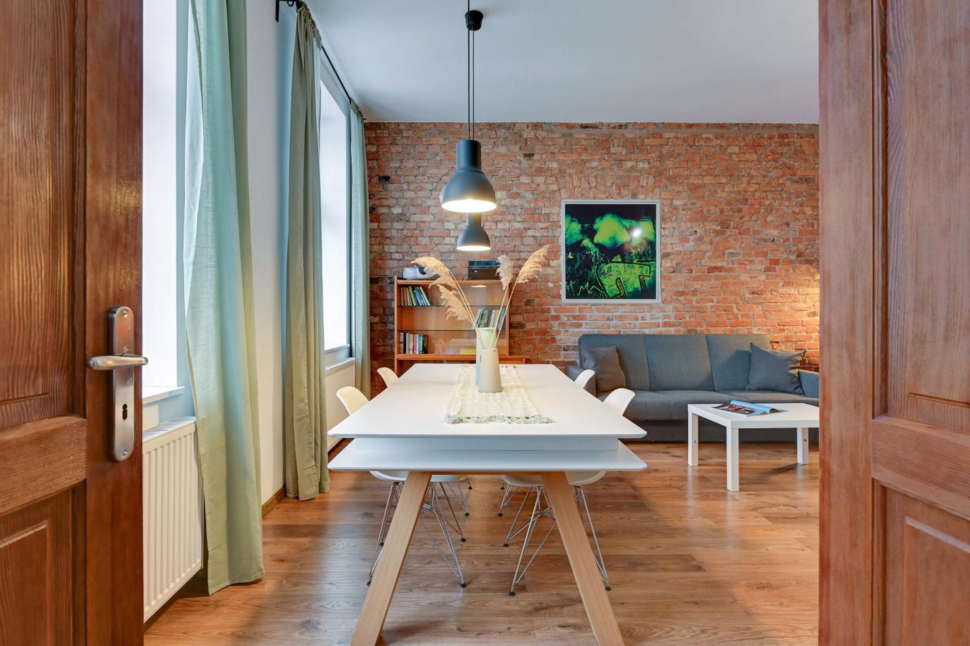 Center, Art House & Family By Downtown Apartment *